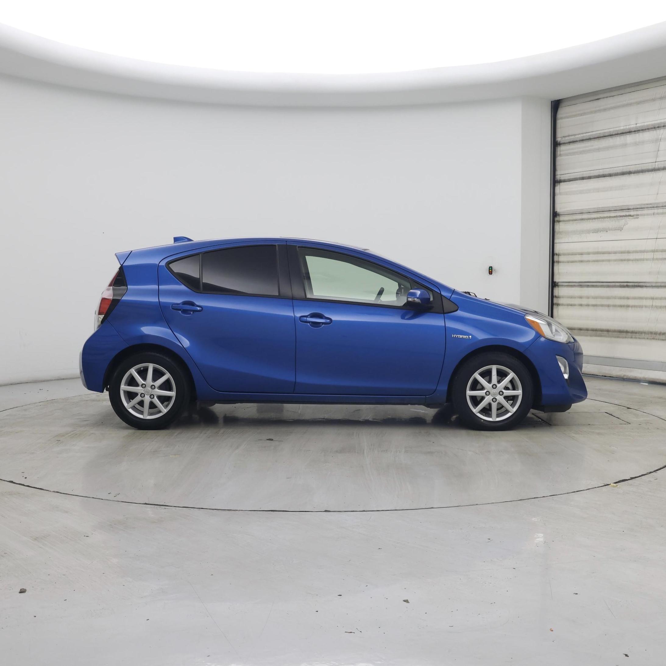 Thumbnail: 2015 Toyota Prius c - 7