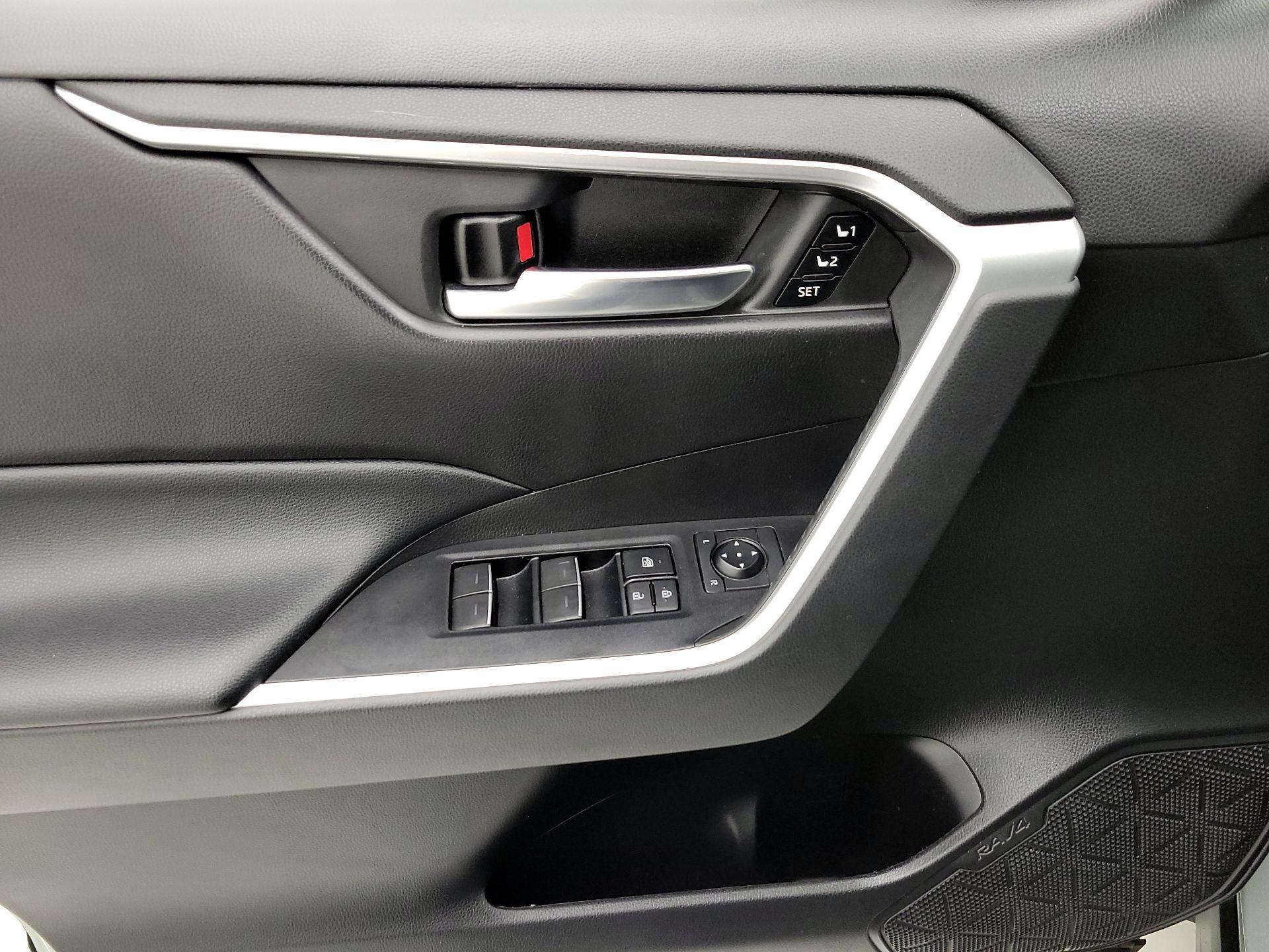 Thumbnail: 2022 Toyota RAV4 - 12