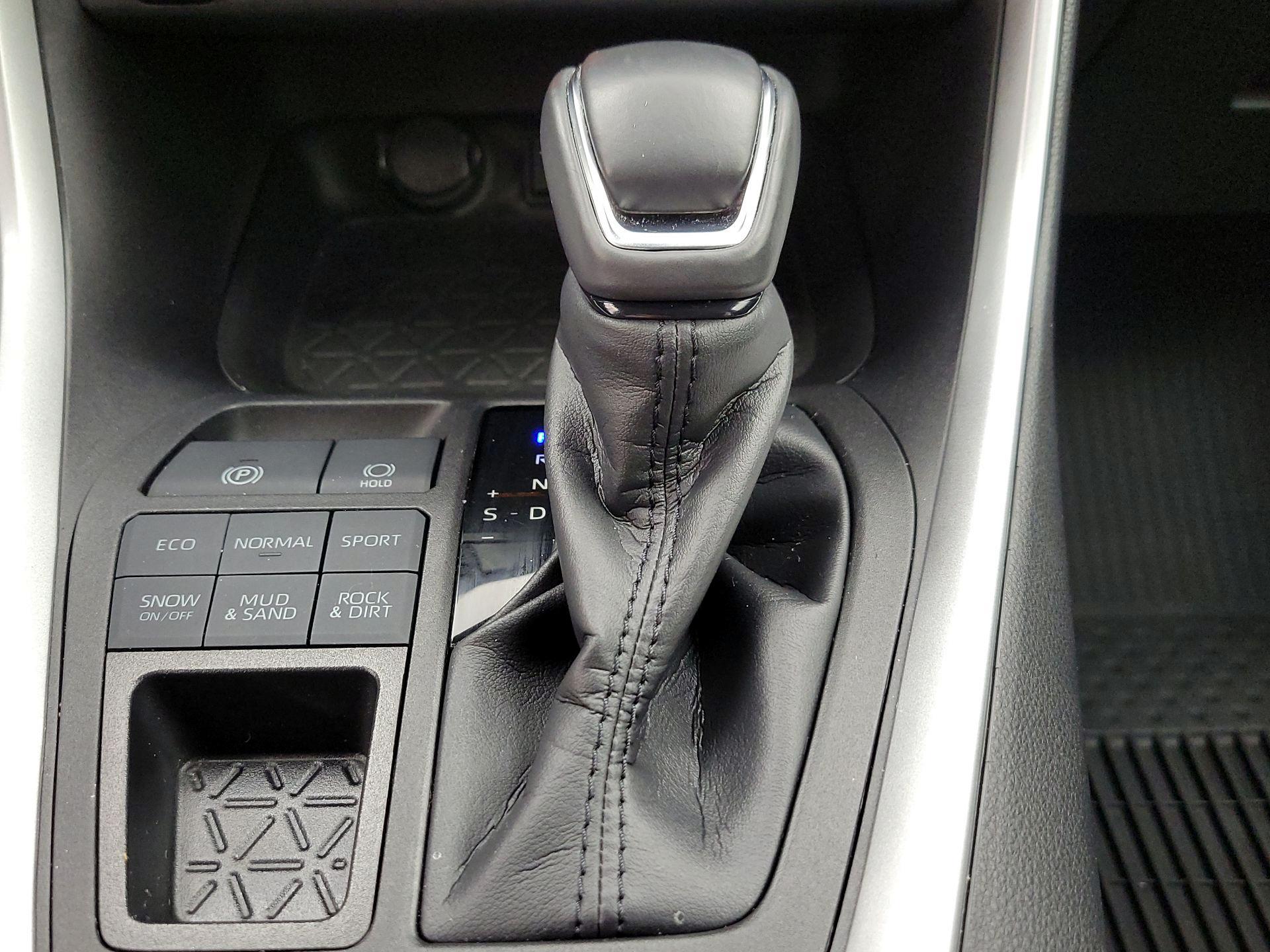 Thumbnail: 2022 Toyota RAV4 - 17