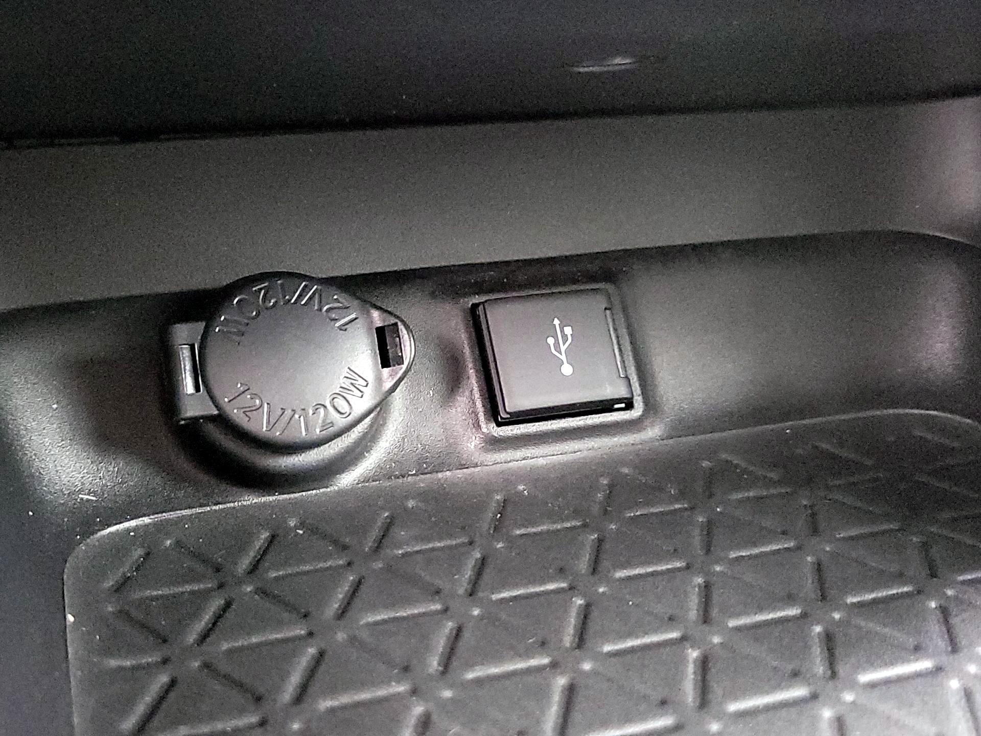 Thumbnail: 2022 Toyota RAV4 - 18