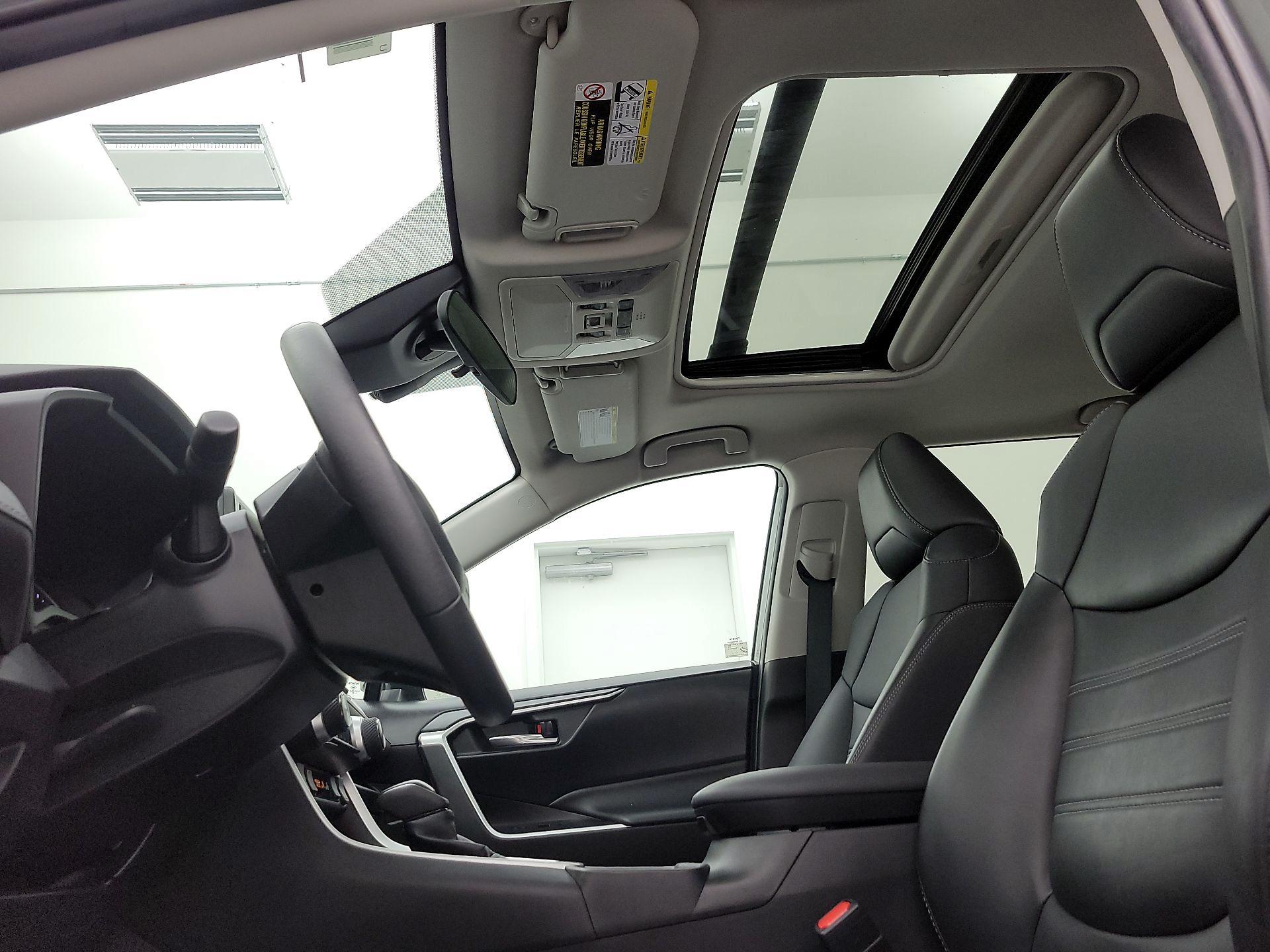 Thumbnail: 2022 Toyota RAV4 - 19