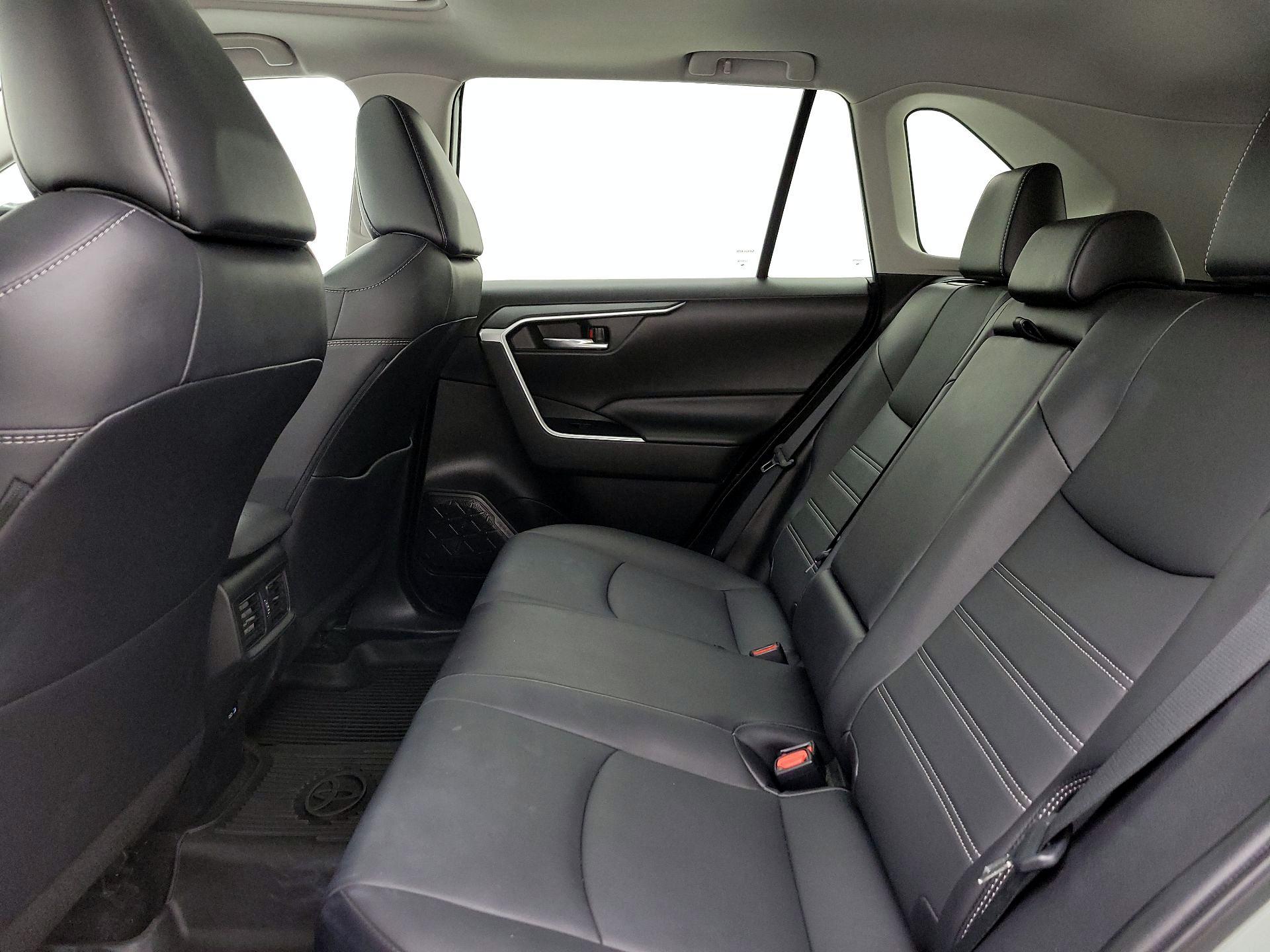 Thumbnail: 2022 Toyota RAV4 - 20