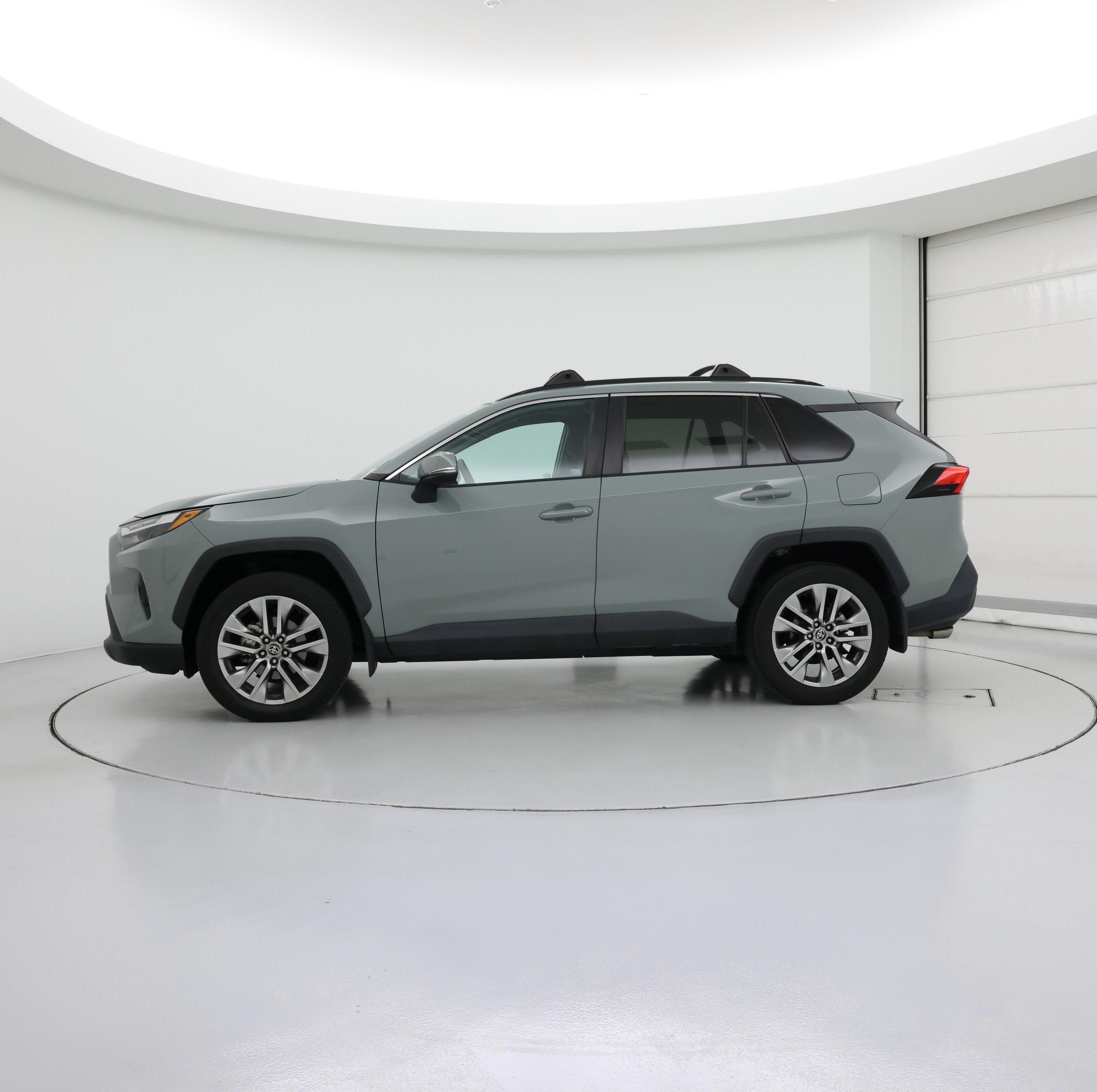 Thumbnail: 2022 Toyota RAV4 - 3