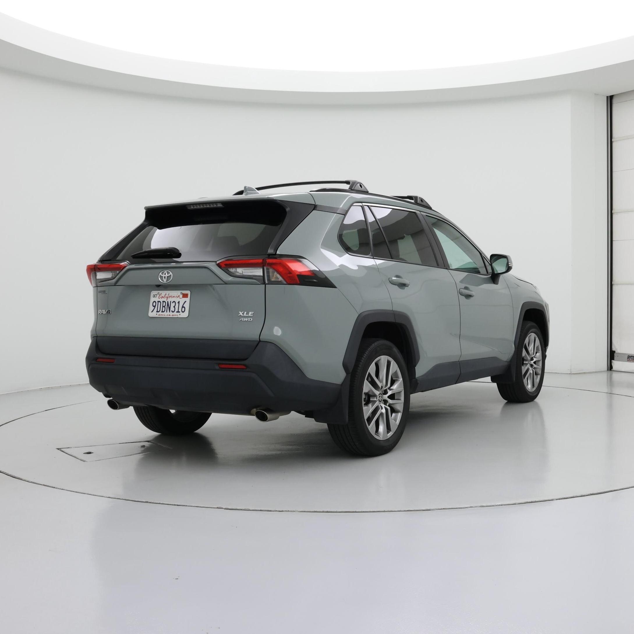 Thumbnail: 2022 Toyota RAV4 - 8