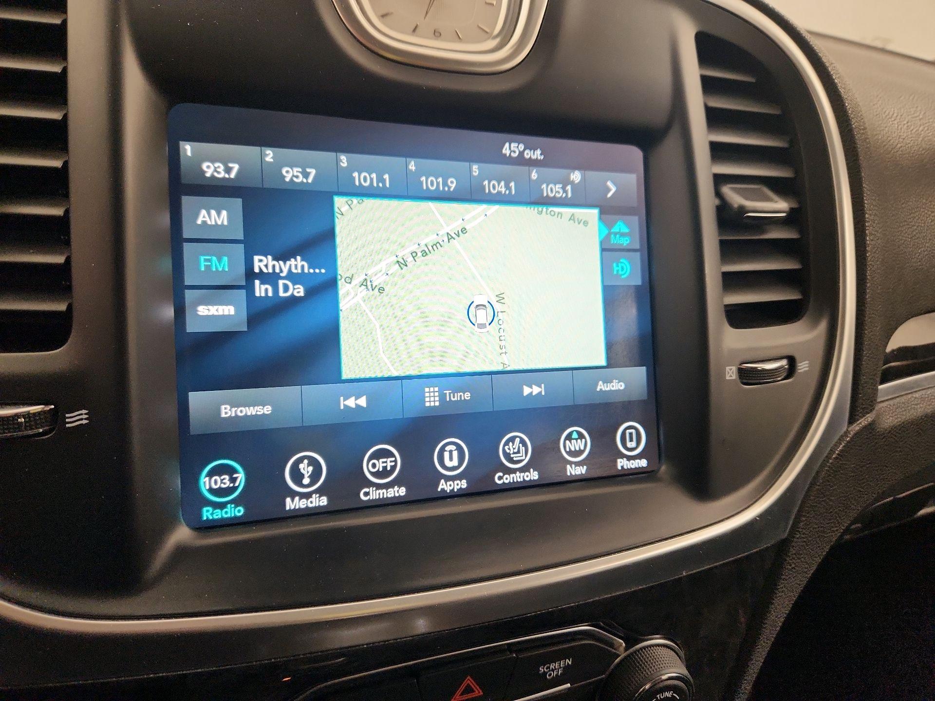 Thumbnail: 2017 Chrysler 300 - 16