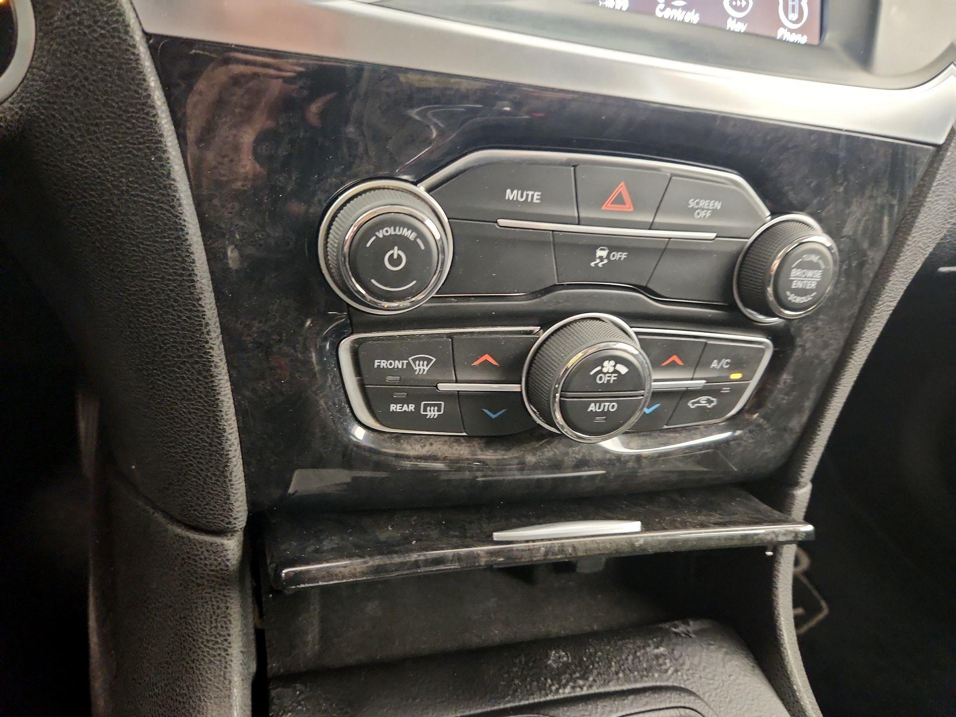 Thumbnail: 2017 Chrysler 300 - 17