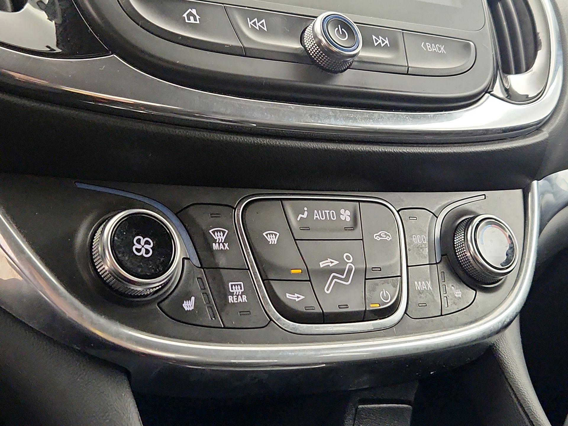 Thumbnail: 2016 Chevrolet Volt - 17