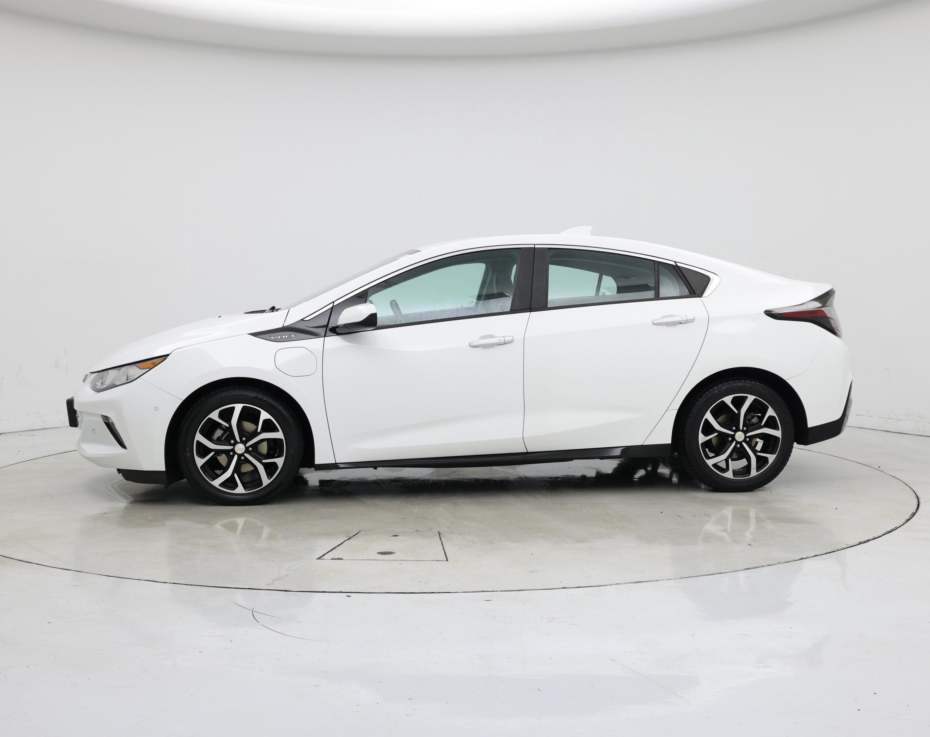 Thumbnail: 2016 Chevrolet Volt - 3