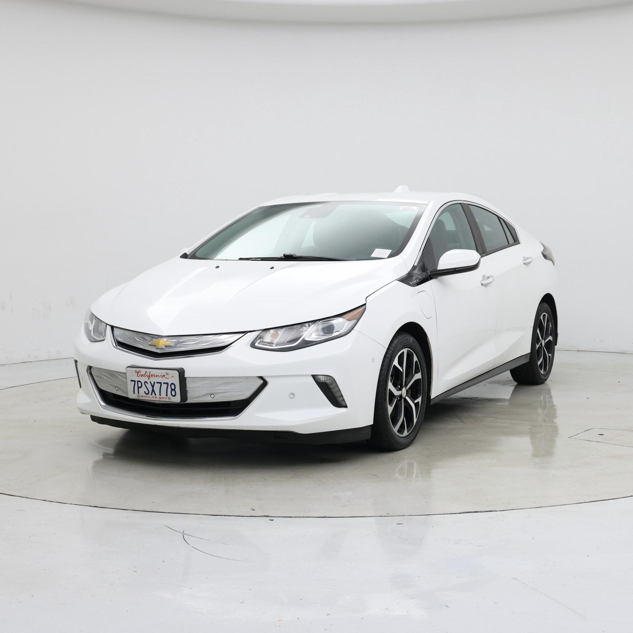 Thumbnail: 2016 Chevrolet Volt - 4