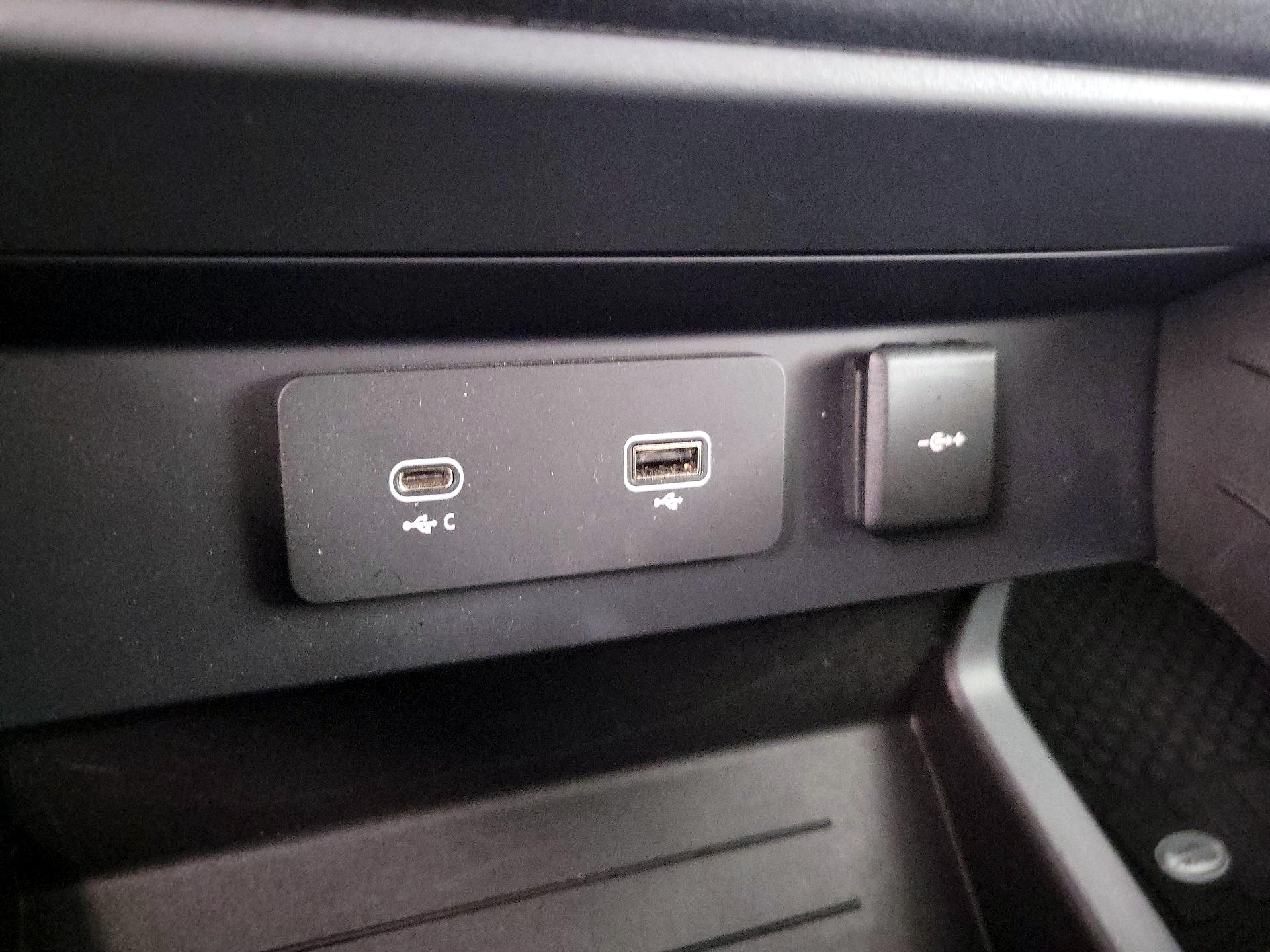 Thumbnail: 2024 Land Rover Defender - 18