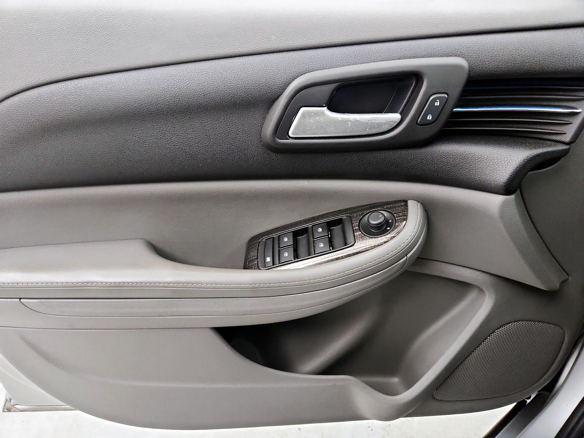 Thumbnail: 2016 Chevrolet Malibu - 12