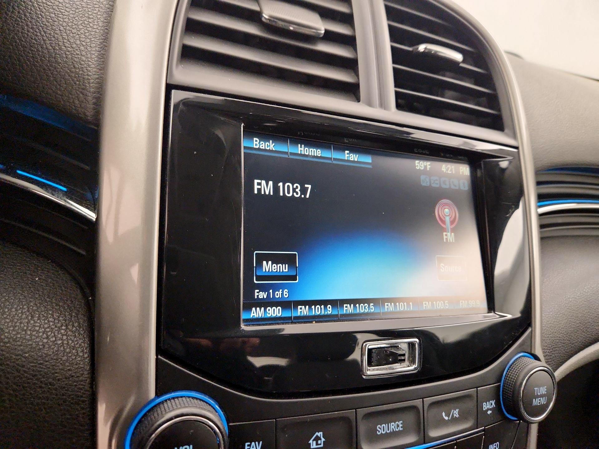 Thumbnail: 2016 Chevrolet Malibu - 14