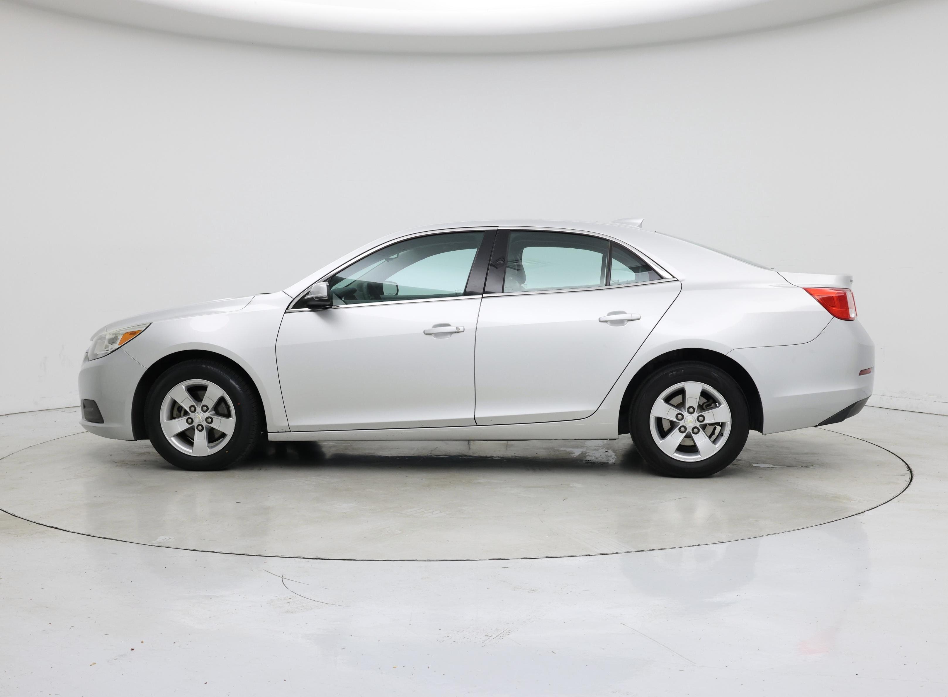 Thumbnail: 2016 Chevrolet Malibu - 3
