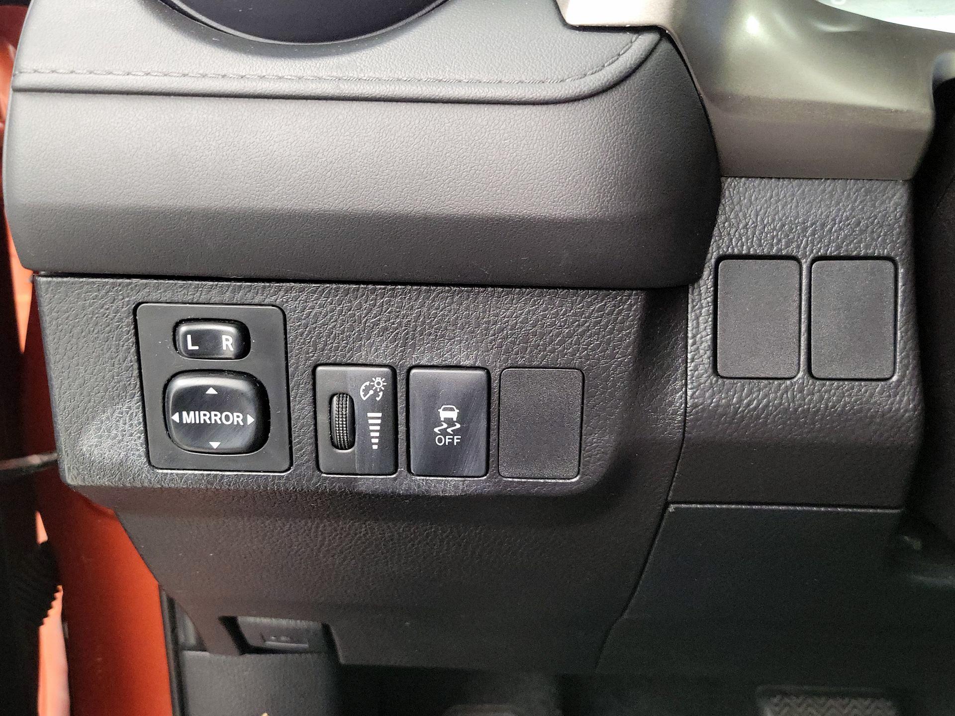 Thumbnail: 2015 Toyota RAV4 - 13