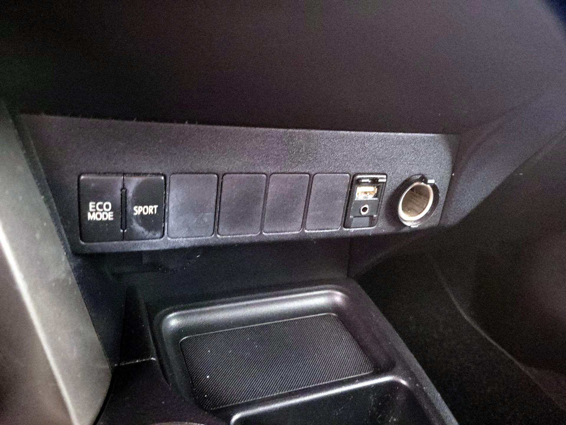 Thumbnail: 2015 Toyota RAV4 - 18