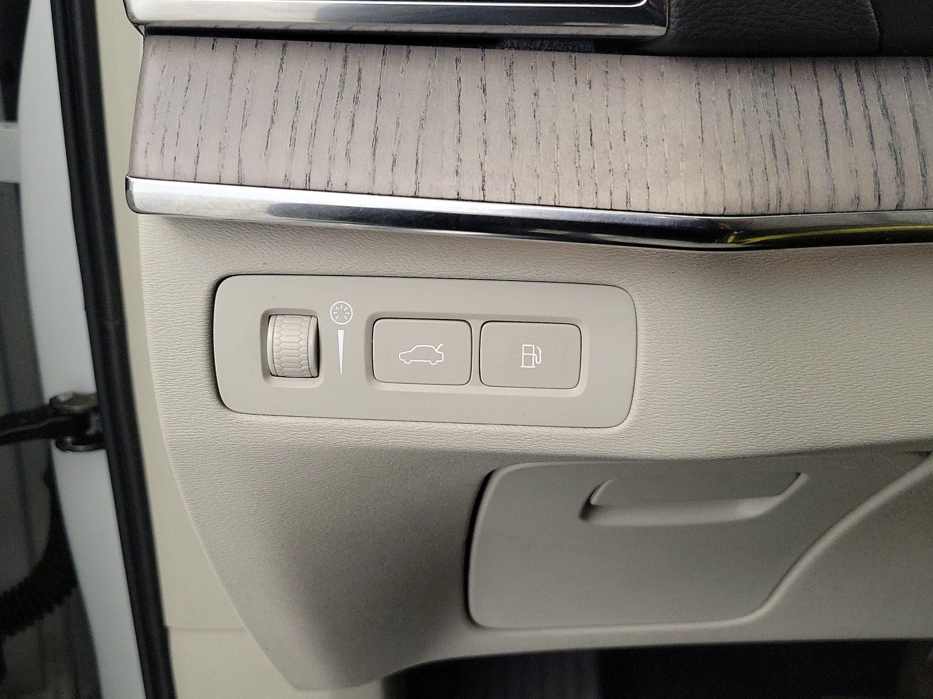 Thumbnail: 2021 Volvo XC90 - 13