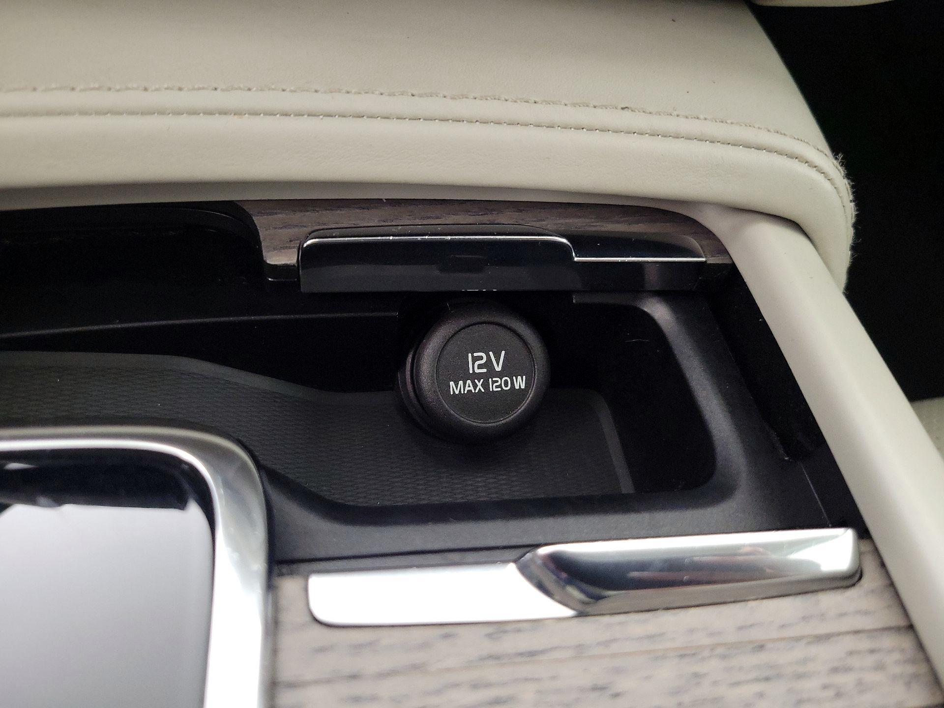 Thumbnail: 2021 Volvo XC90 - 18