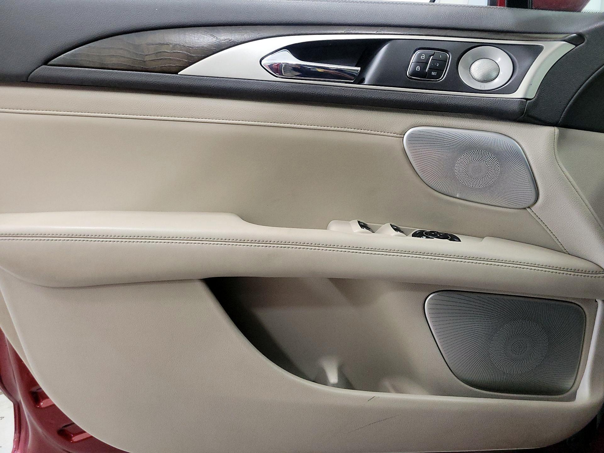 Thumbnail: 2017 Lincoln MKZ - 12