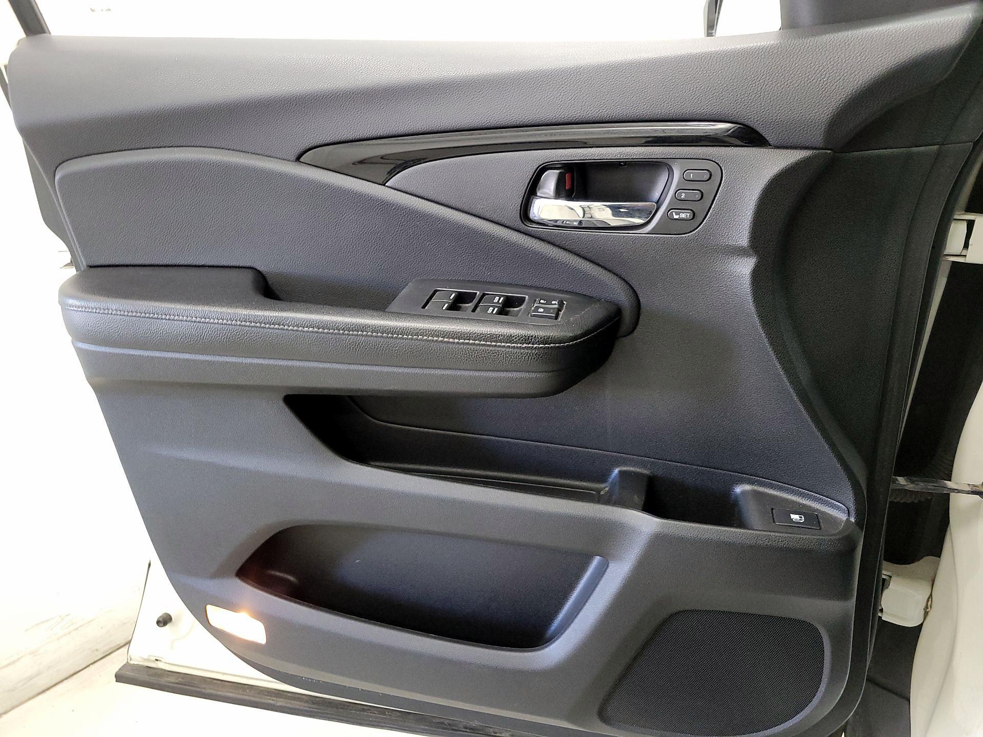 Thumbnail: 2017 Honda Ridgeline - 12