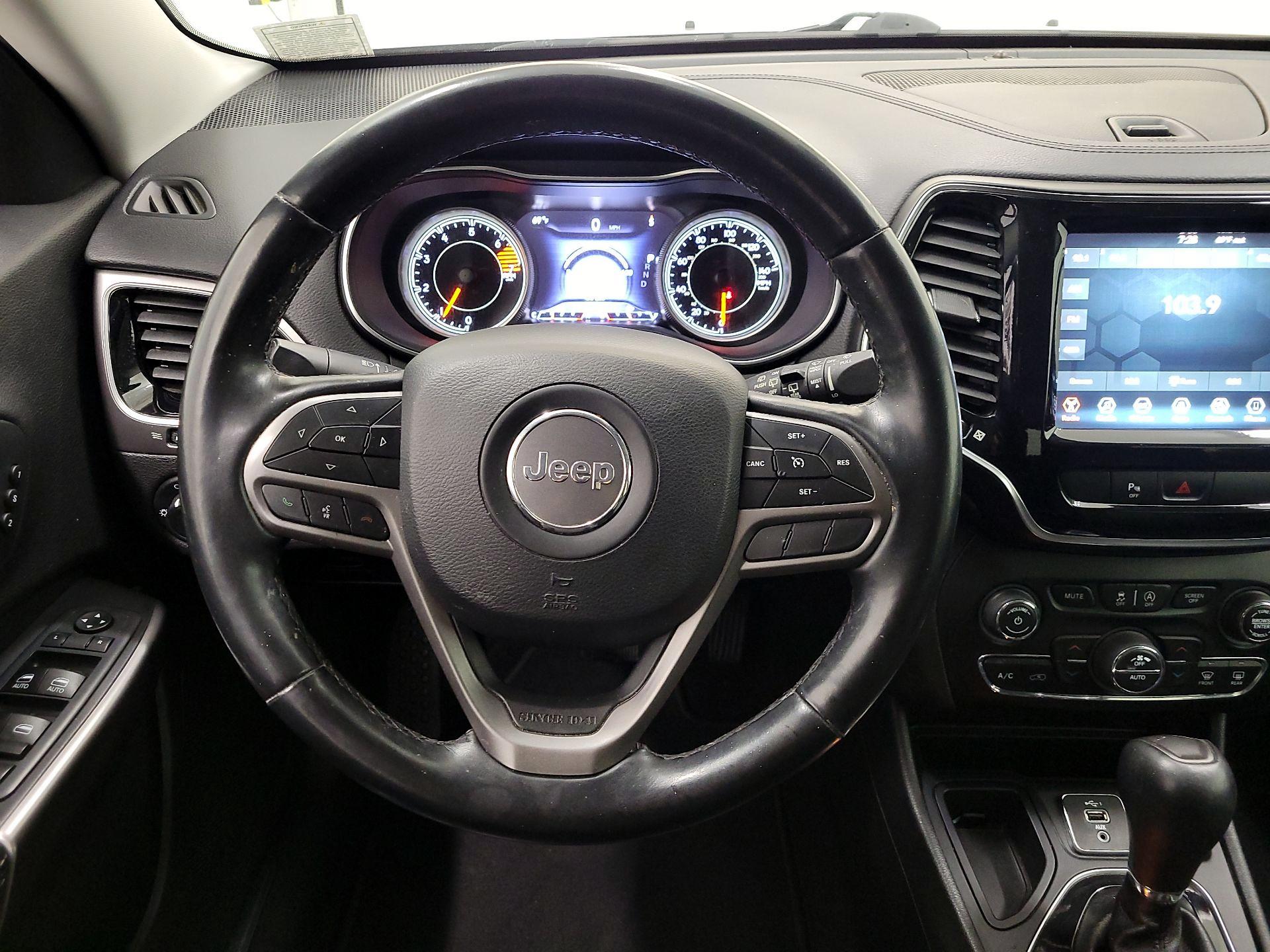 Thumbnail: 2019 Jeep Cherokee - 10