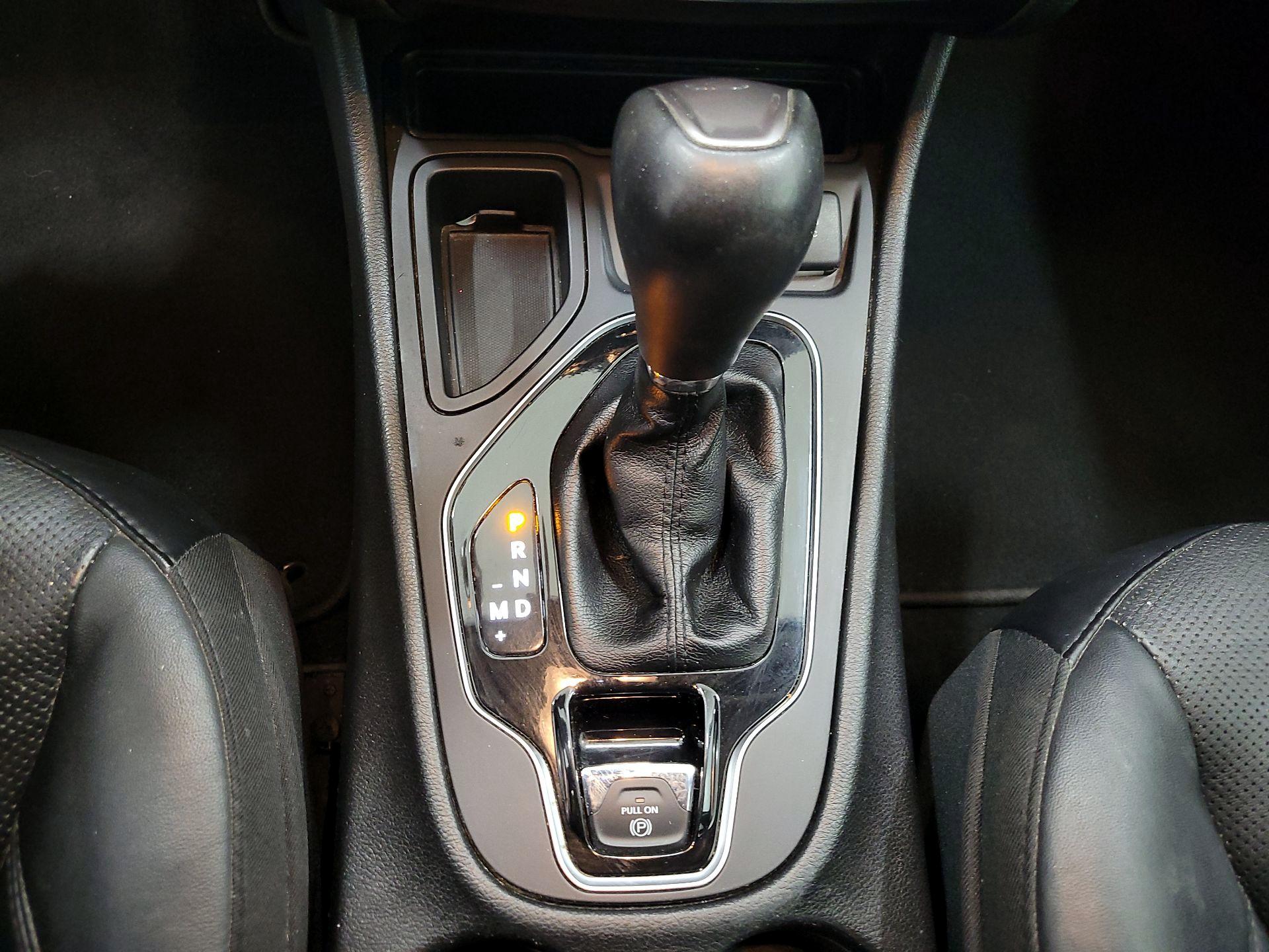 Thumbnail: 2019 Jeep Cherokee - 17