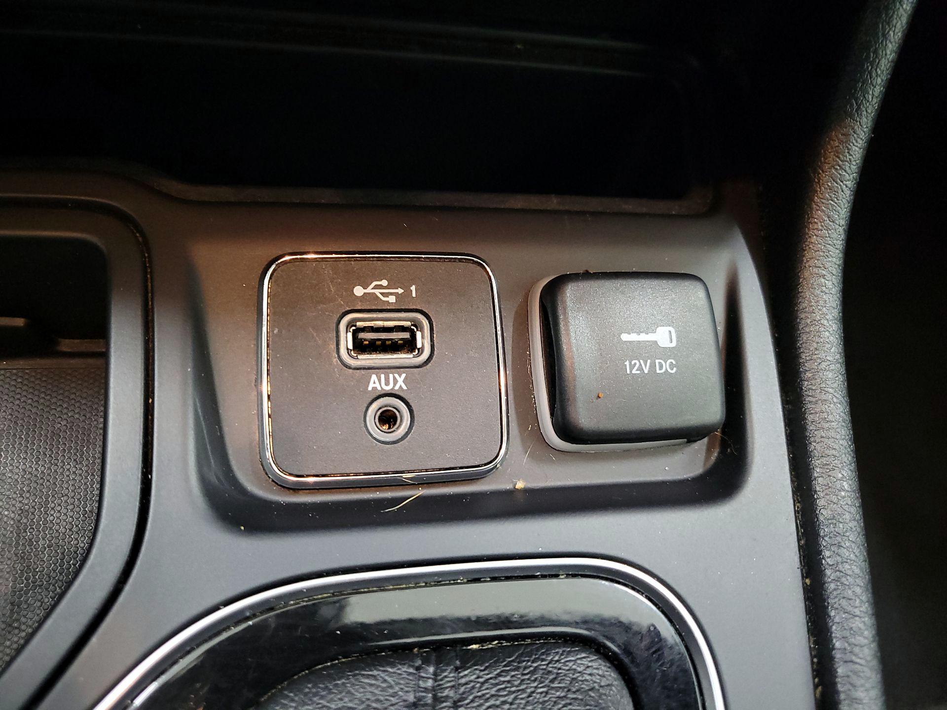 Thumbnail: 2019 Jeep Cherokee - 18