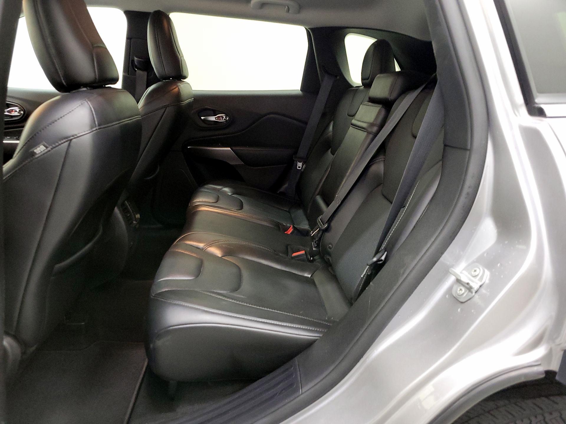 Thumbnail: 2019 Jeep Cherokee - 19