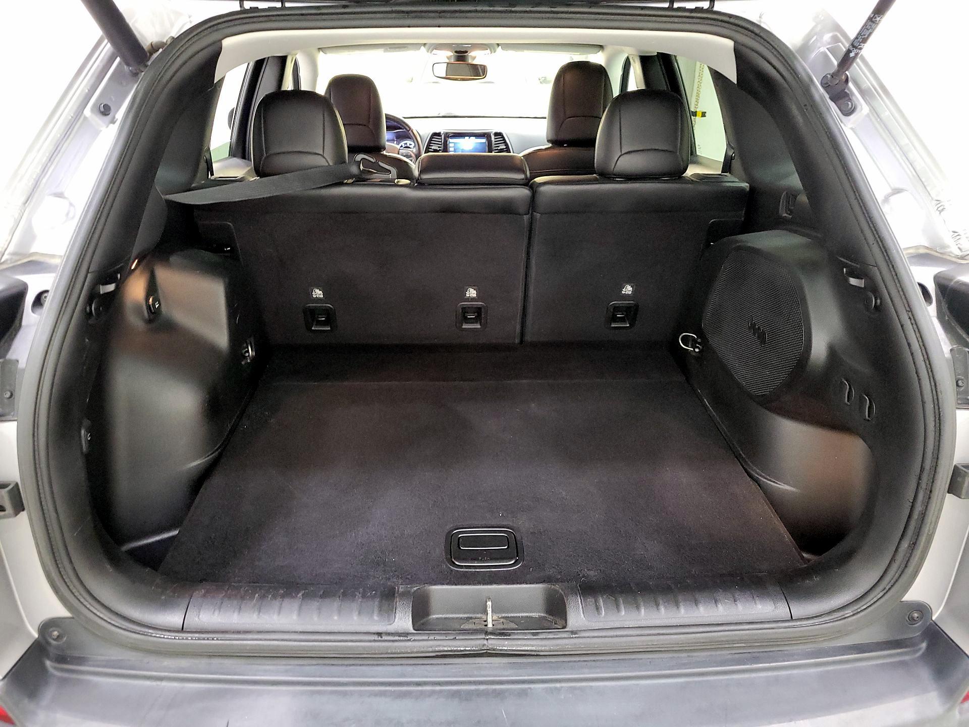 Thumbnail: 2019 Jeep Cherokee - 20