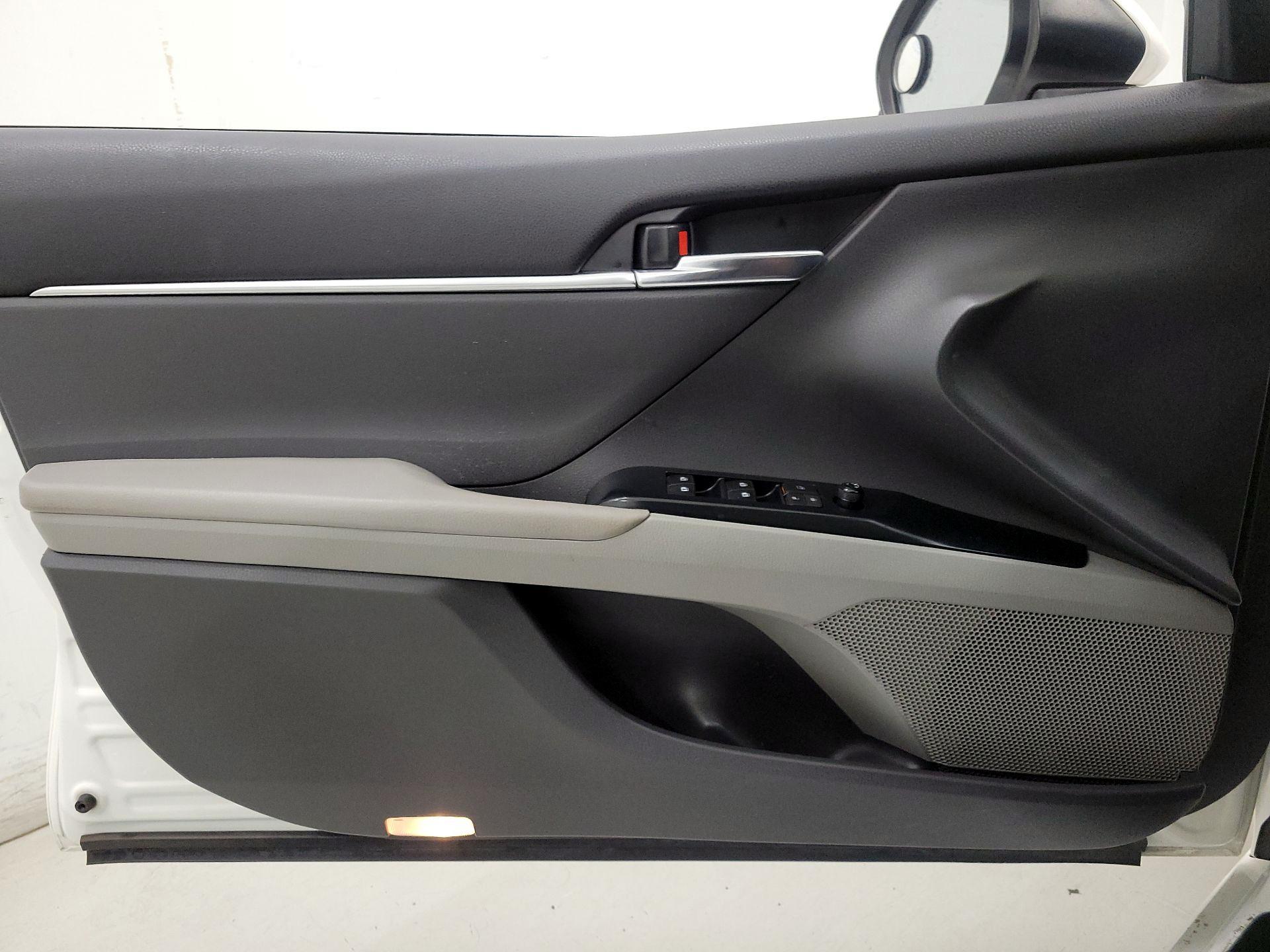 Thumbnail: 2018 Toyota Camry - 12