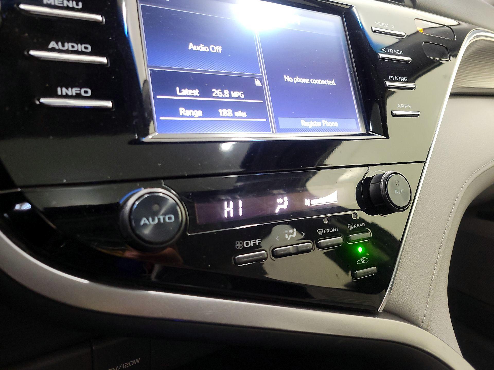 Thumbnail: 2018 Toyota Camry - 16