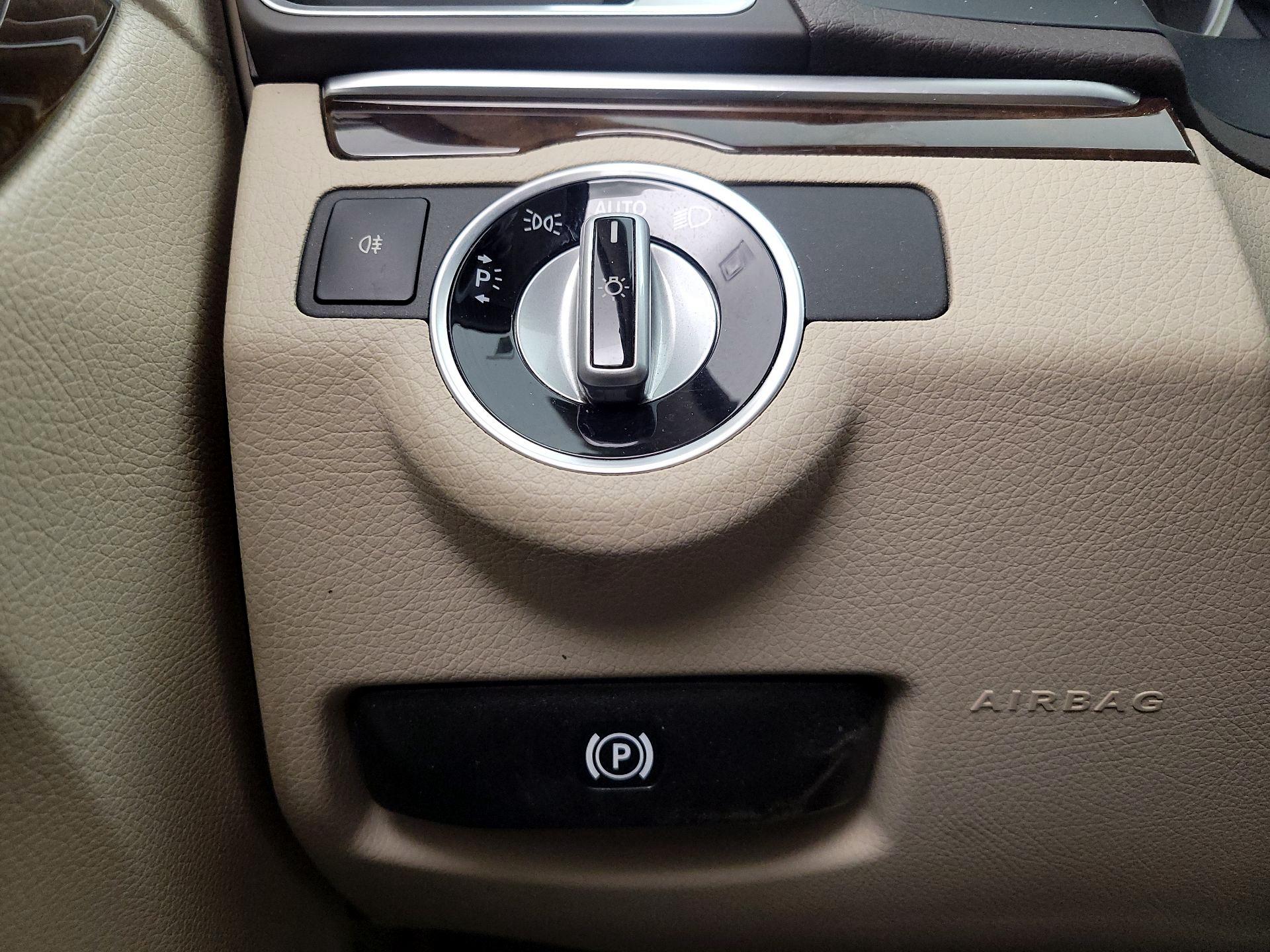 Thumbnail: 2015 Mercedes-Benz E-Class - 13