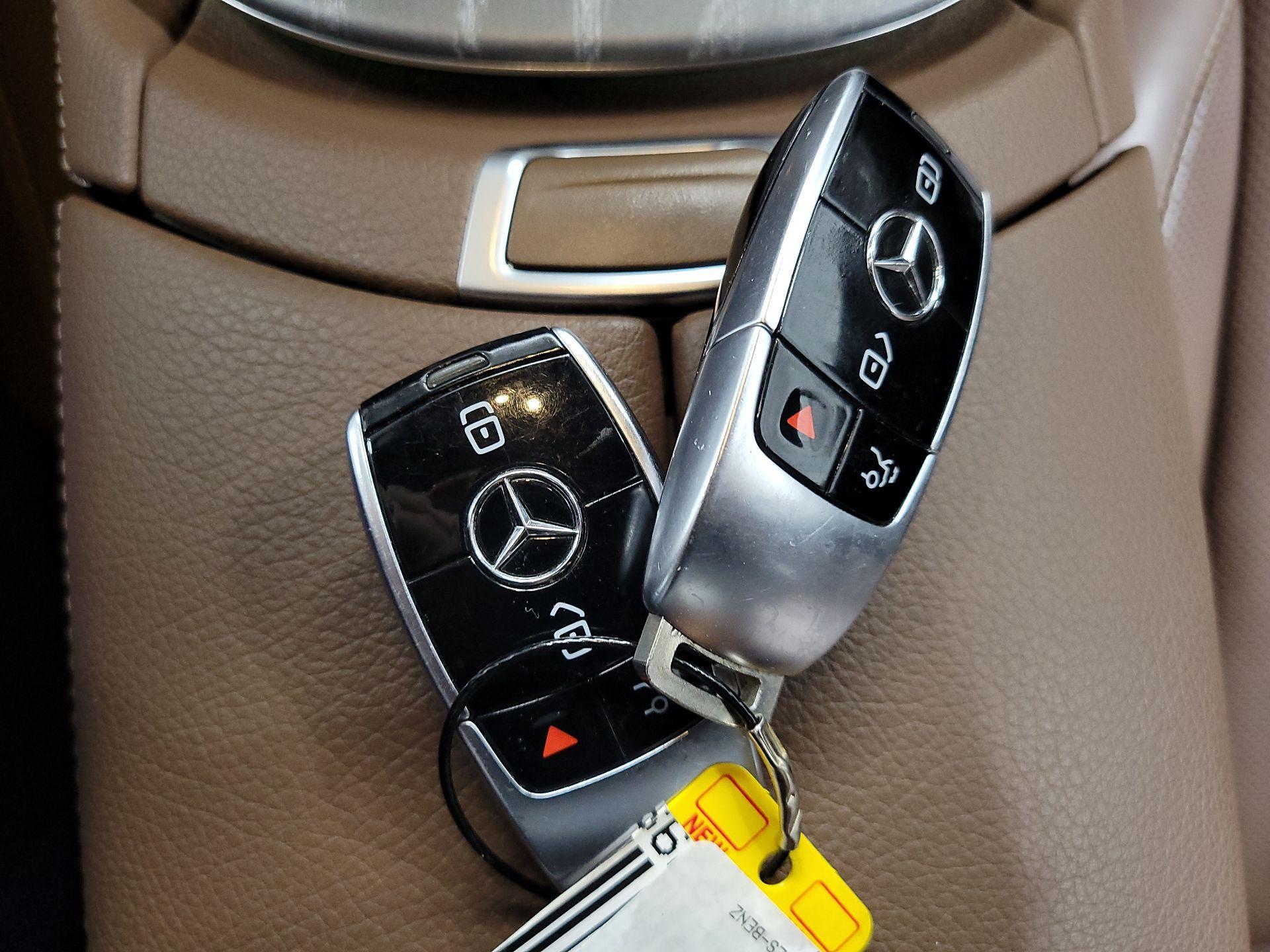 Thumbnail: 2022 Mercedes-Benz E-Class - 20