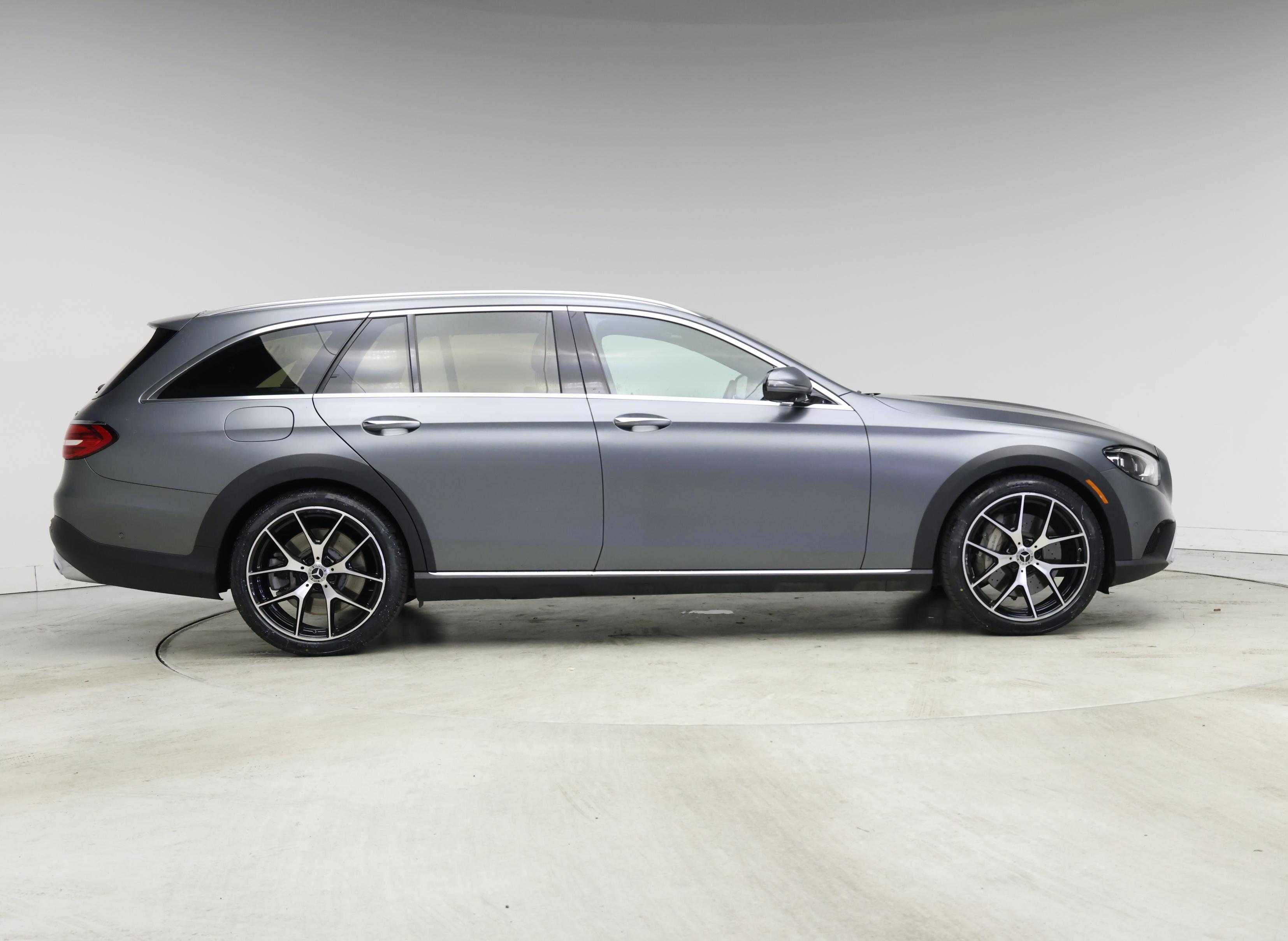 Thumbnail: 2022 Mercedes-Benz E-Class - 7