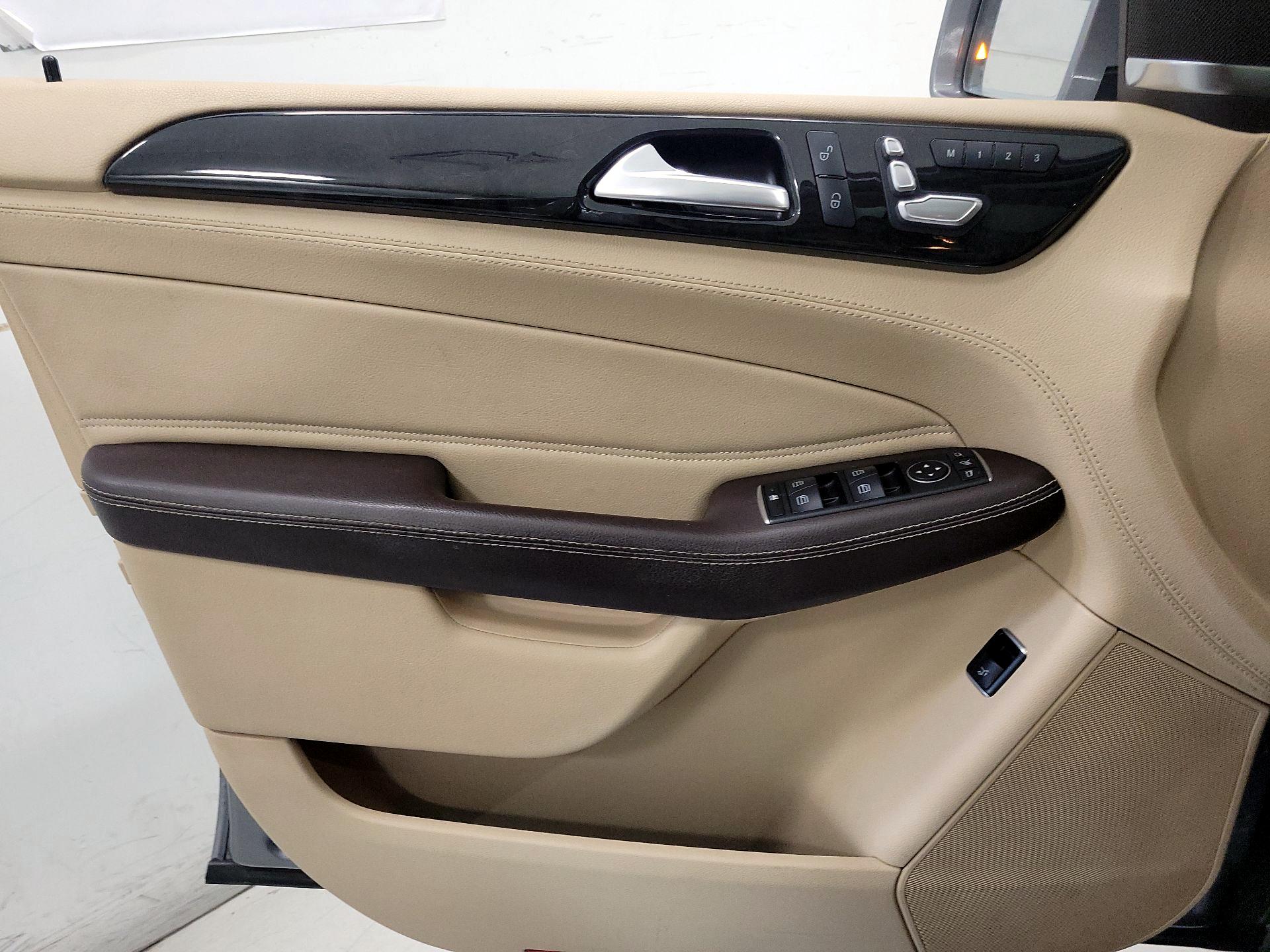 Thumbnail: 2016 Mercedes-Benz GLE - 12