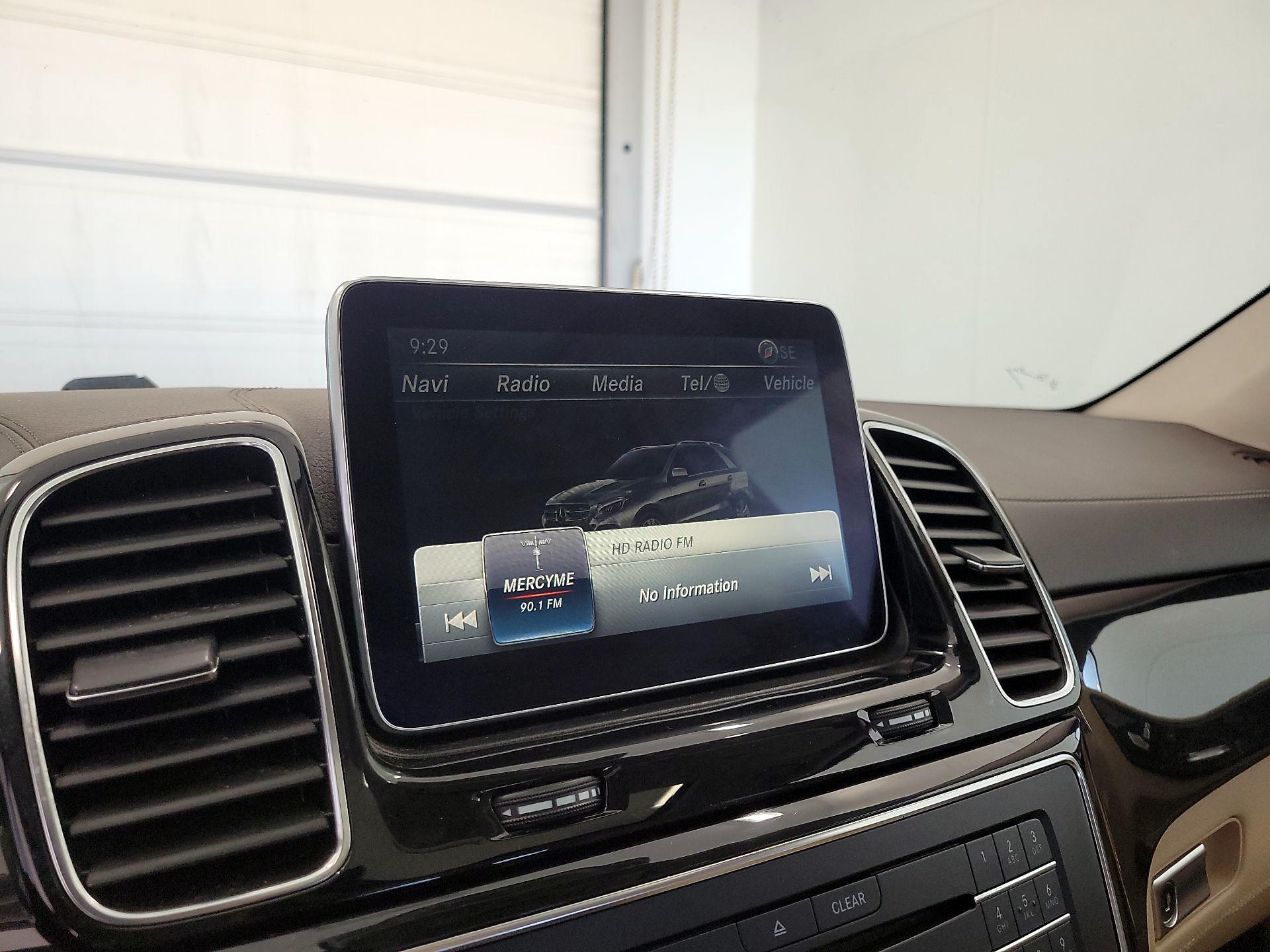 Thumbnail: 2016 Mercedes-Benz GLE - 16