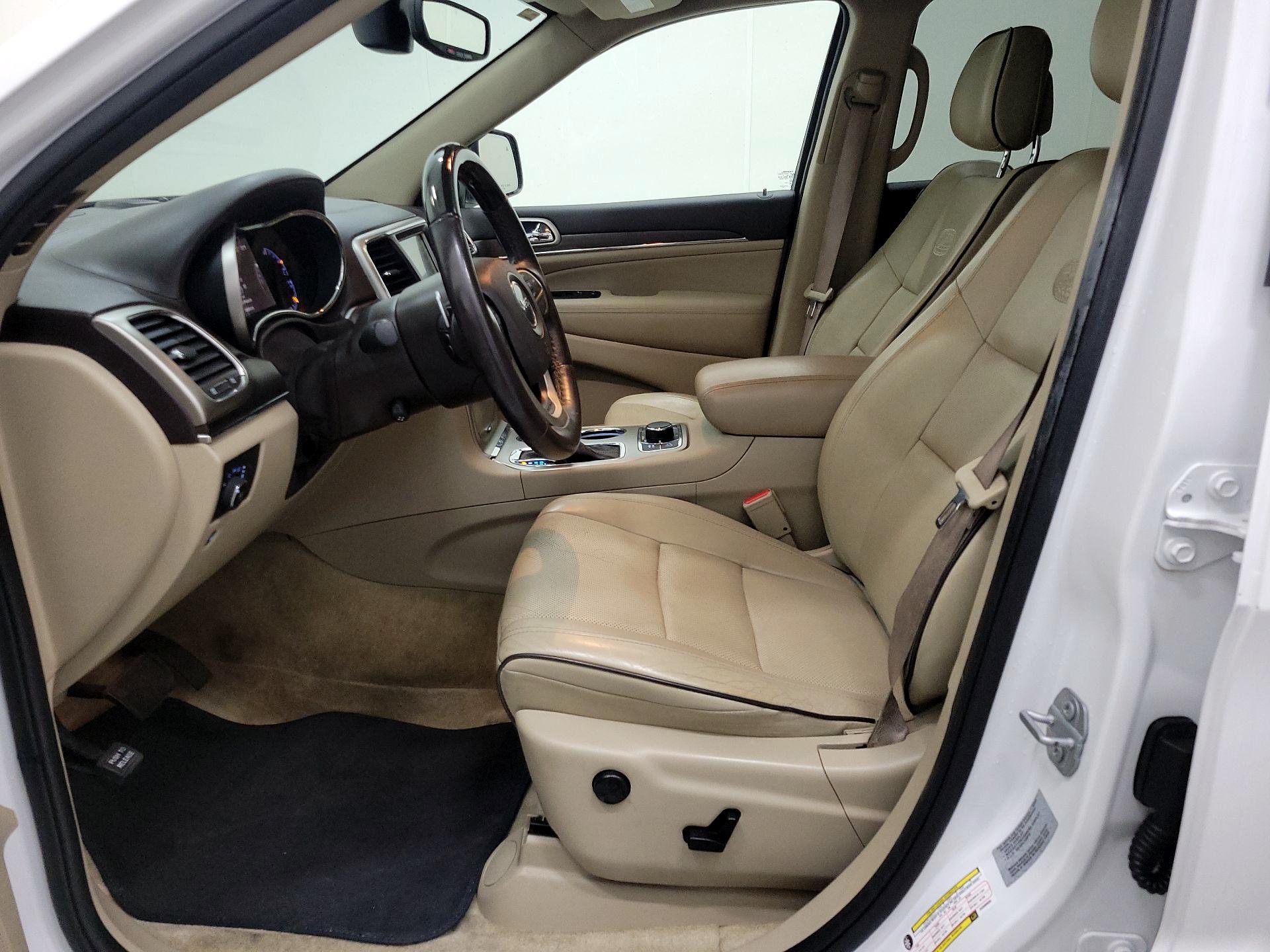 Thumbnail: 2017 Jeep Grand Cherokee - 11