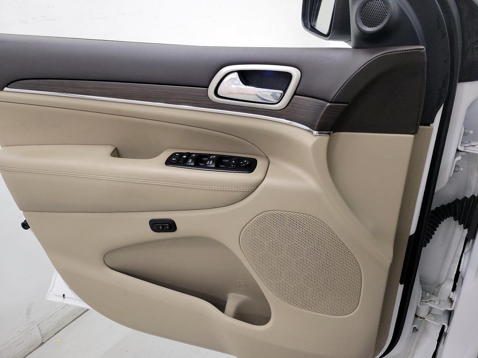 Thumbnail: 2017 Jeep Grand Cherokee - 12