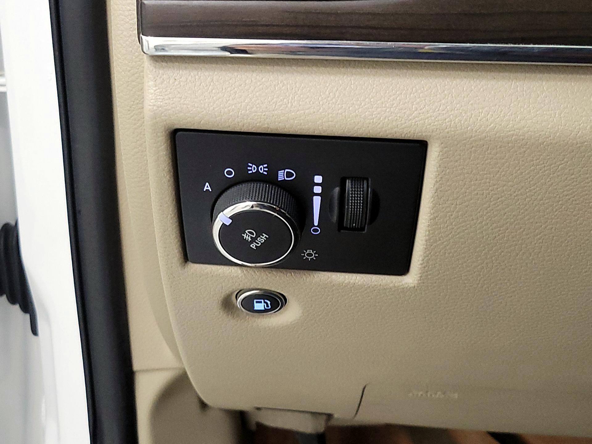 Thumbnail: 2017 Jeep Grand Cherokee - 13