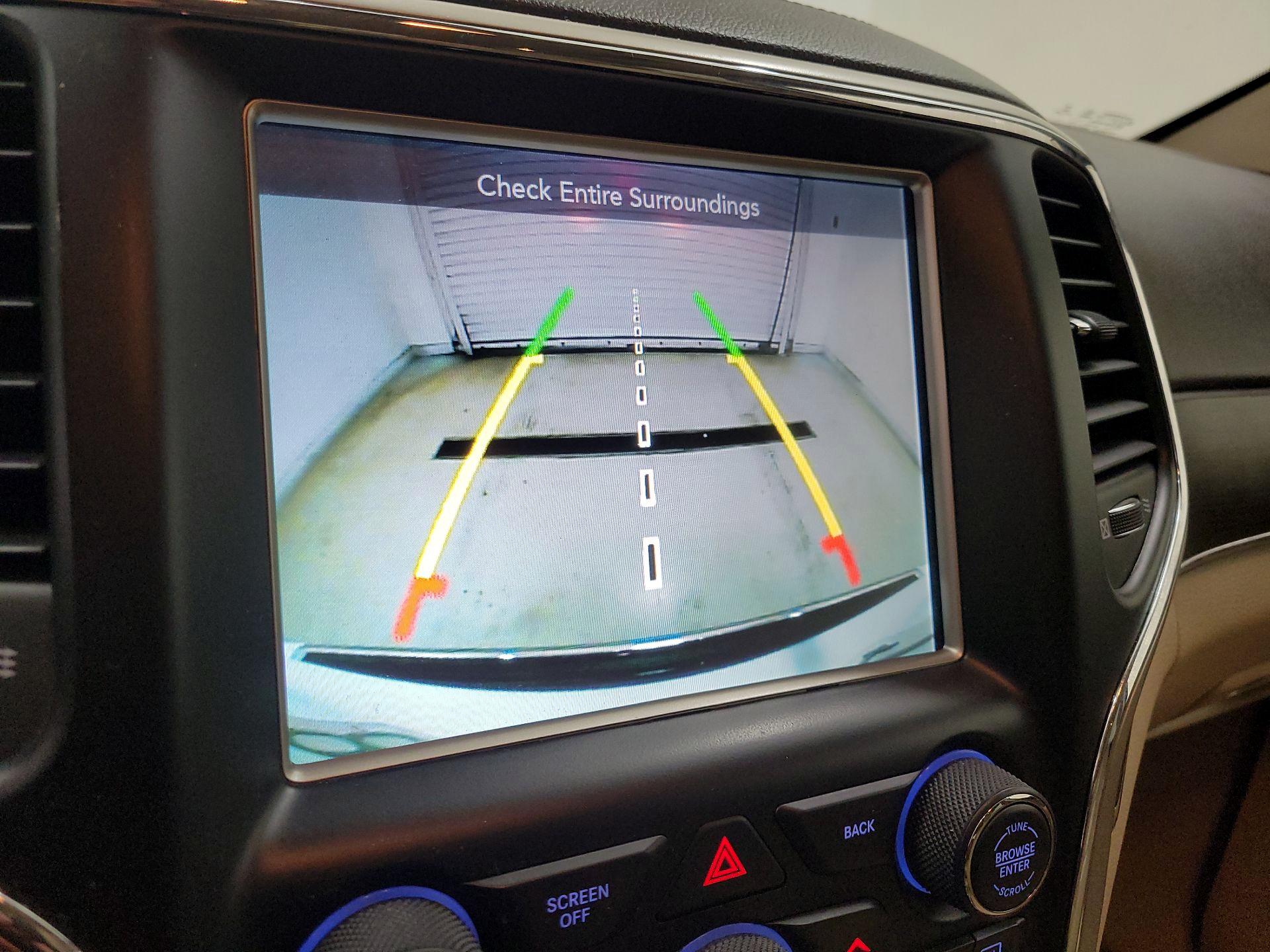 Thumbnail: 2017 Jeep Grand Cherokee - 15