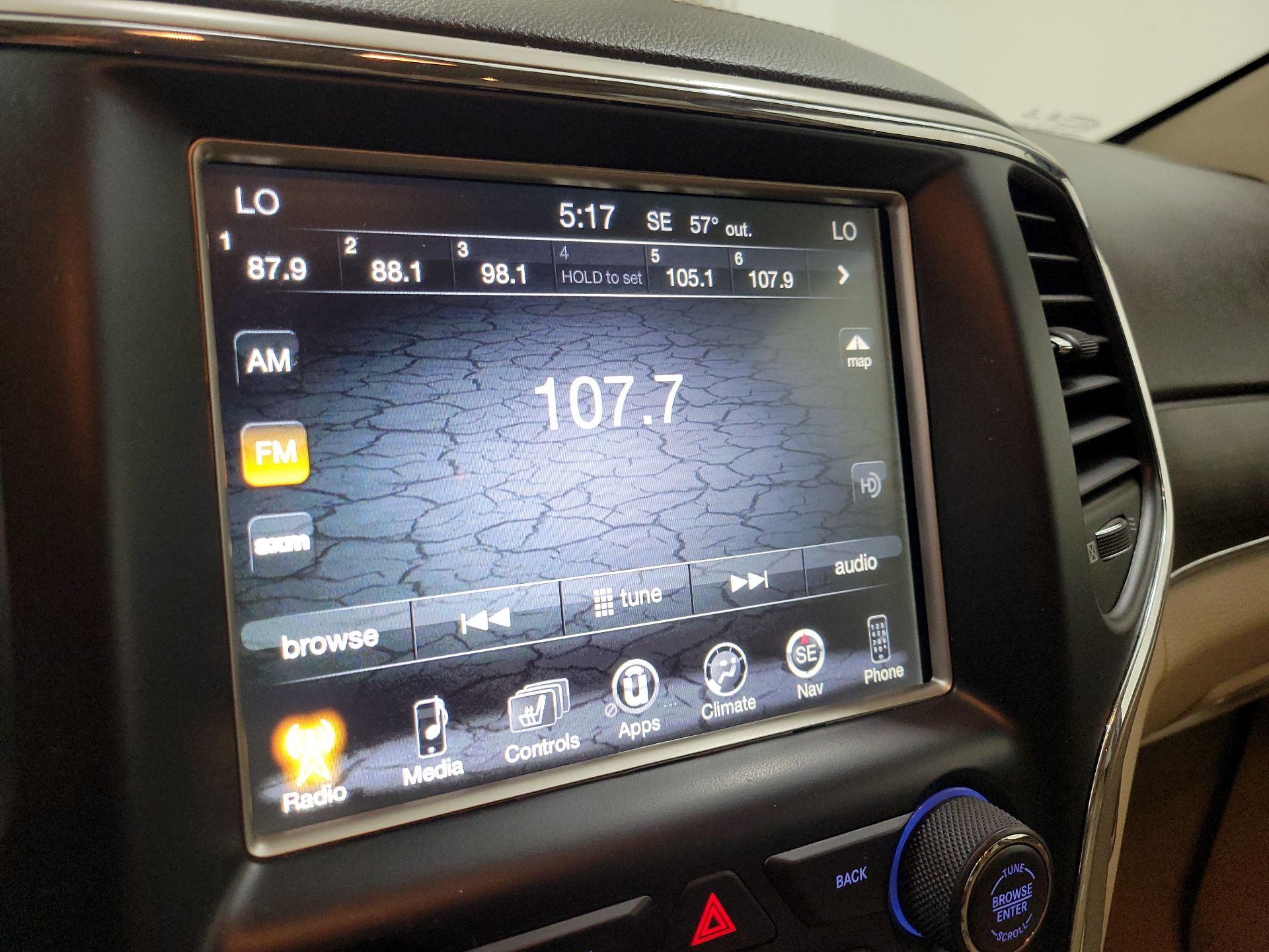 Thumbnail: 2017 Jeep Grand Cherokee - 16