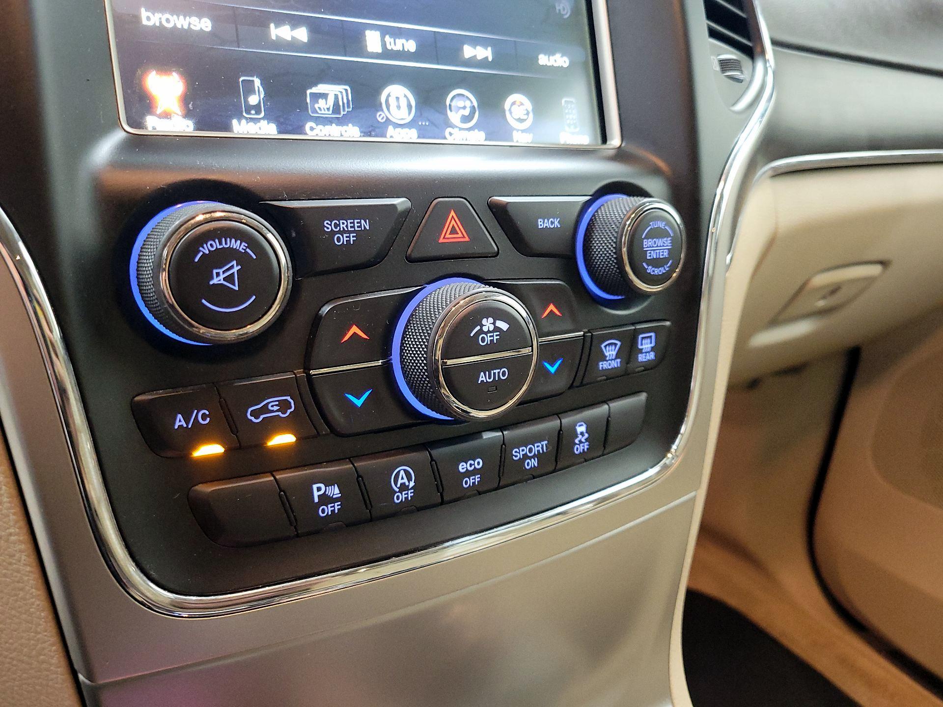 Thumbnail: 2017 Jeep Grand Cherokee - 17