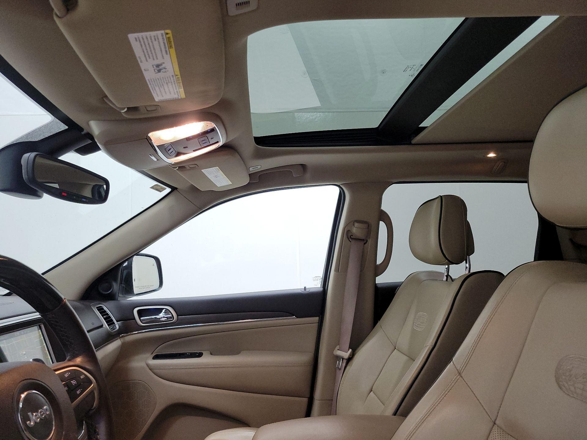 Thumbnail: 2017 Jeep Grand Cherokee - 20