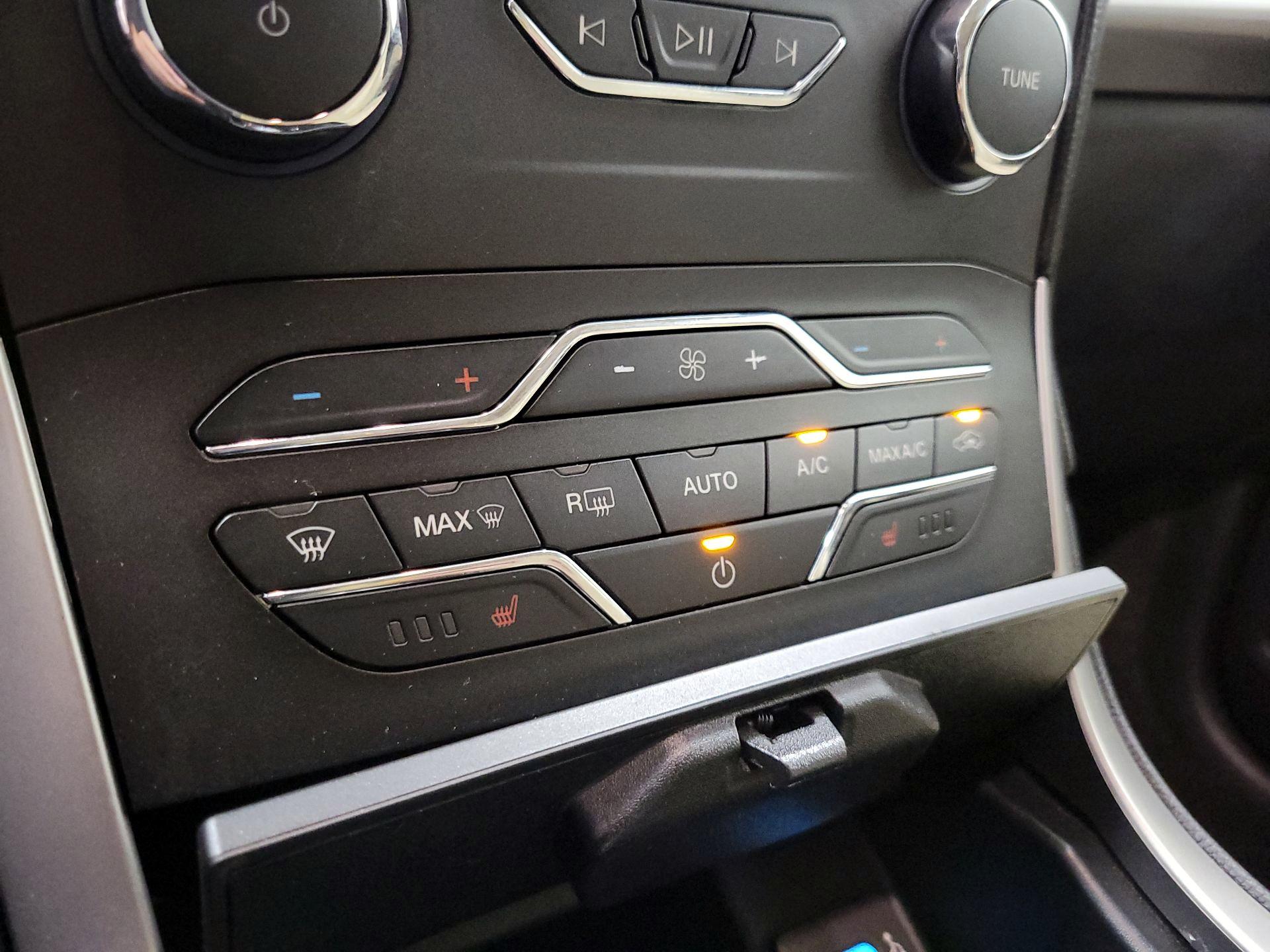 Thumbnail: 2019 Ford Edge - 17