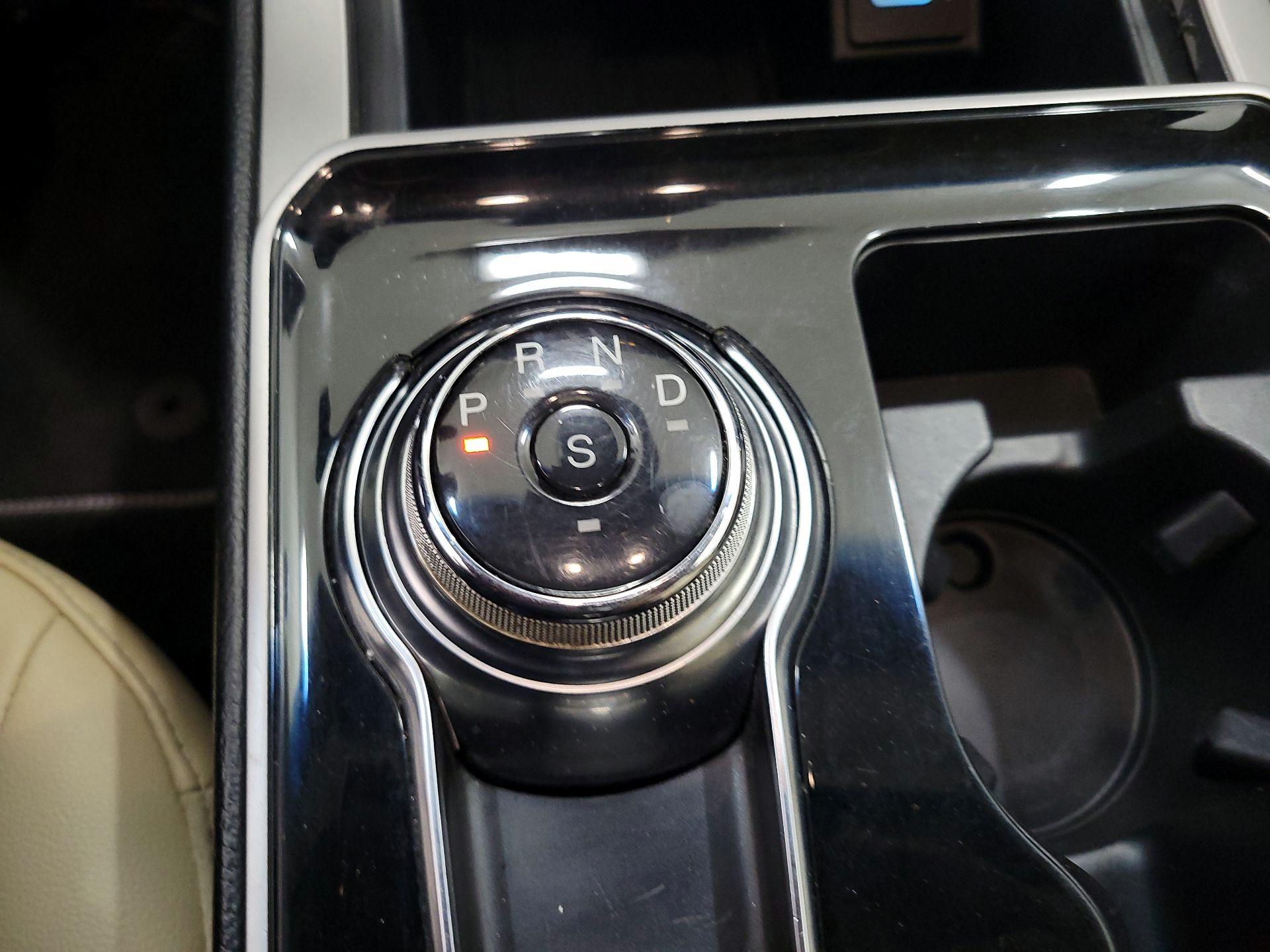 Thumbnail: 2019 Ford Edge - 18