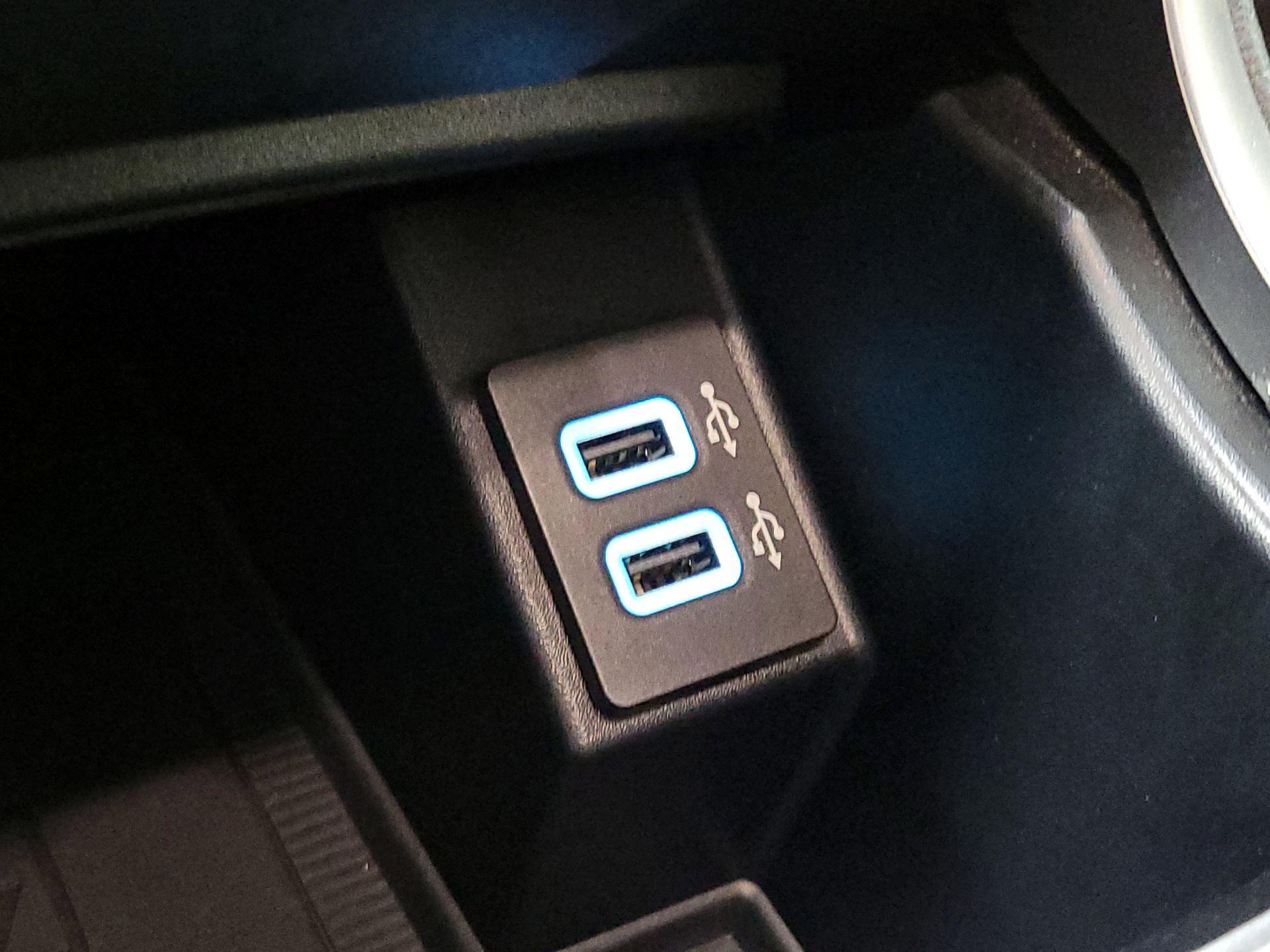 Thumbnail: 2019 Ford Edge - 19