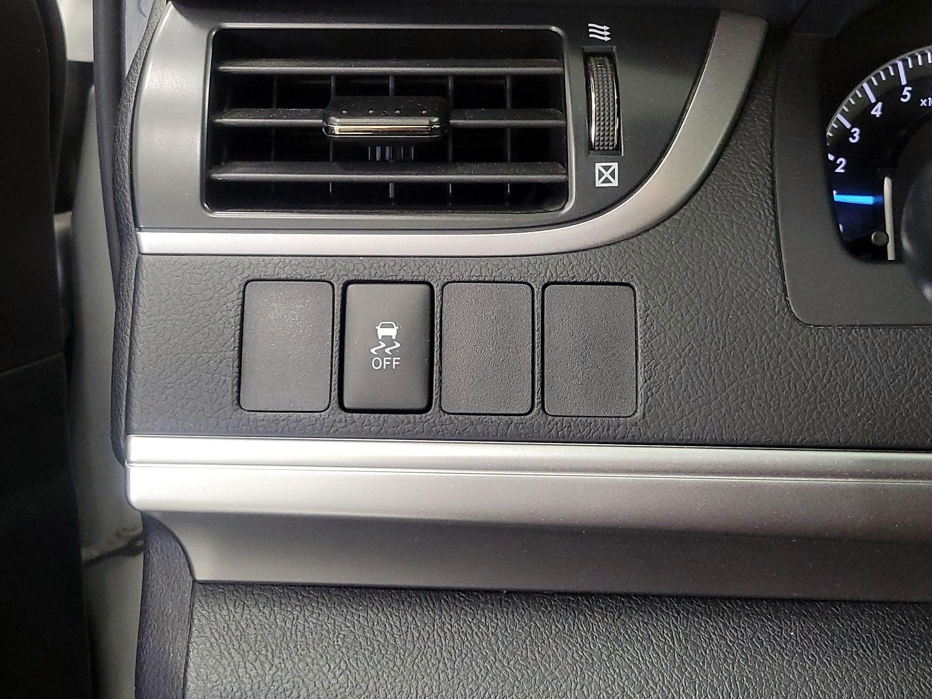 Thumbnail: 2014 Toyota Camry - 13