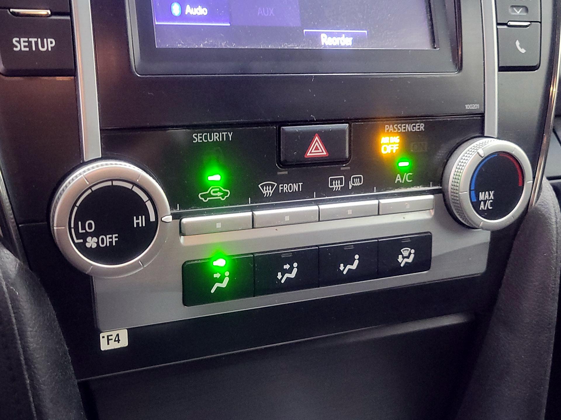 Thumbnail: 2014 Toyota Camry - 16