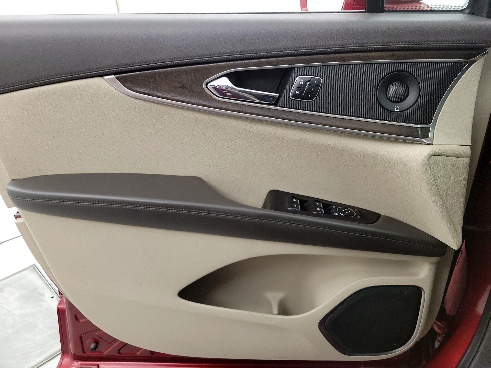 Thumbnail: 2016 Lincoln MKX - 12