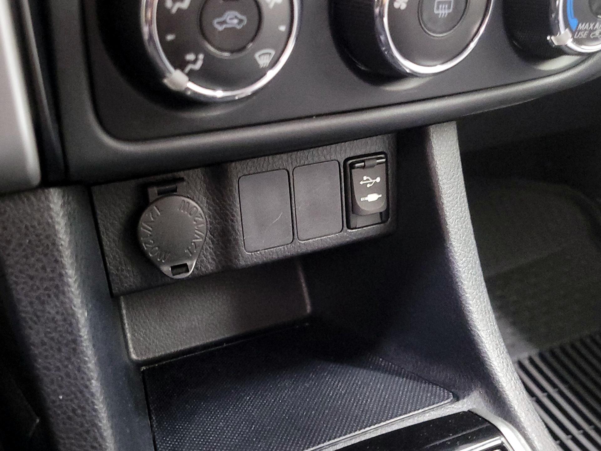 Thumbnail: 2017 Toyota Corolla - 18