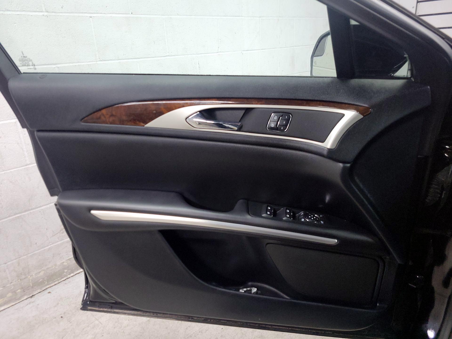 Thumbnail: 2016 Lincoln MKZ - 12